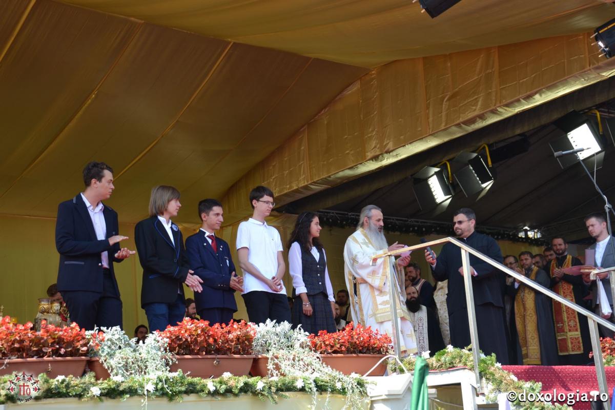 Olimpici internaţionali premiaţi cu distincţia „Crucea Moldavă“