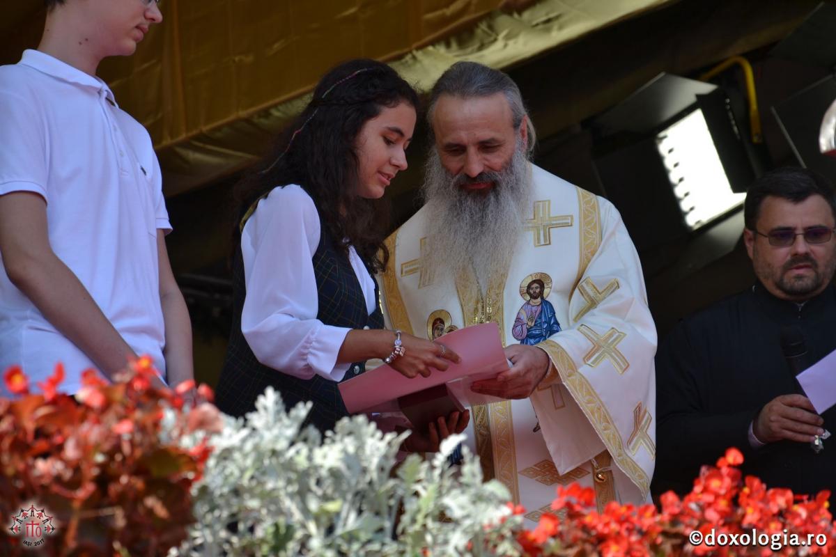 Olimpici internaţionali premiaţi cu distincţia „Crucea Moldavă“