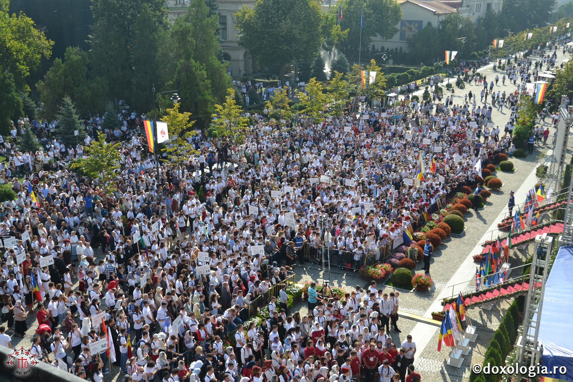 (Video) Peste 6000 de tineri la Sfânta şi Dumnezeiasca Liturghie de la ITO 2017