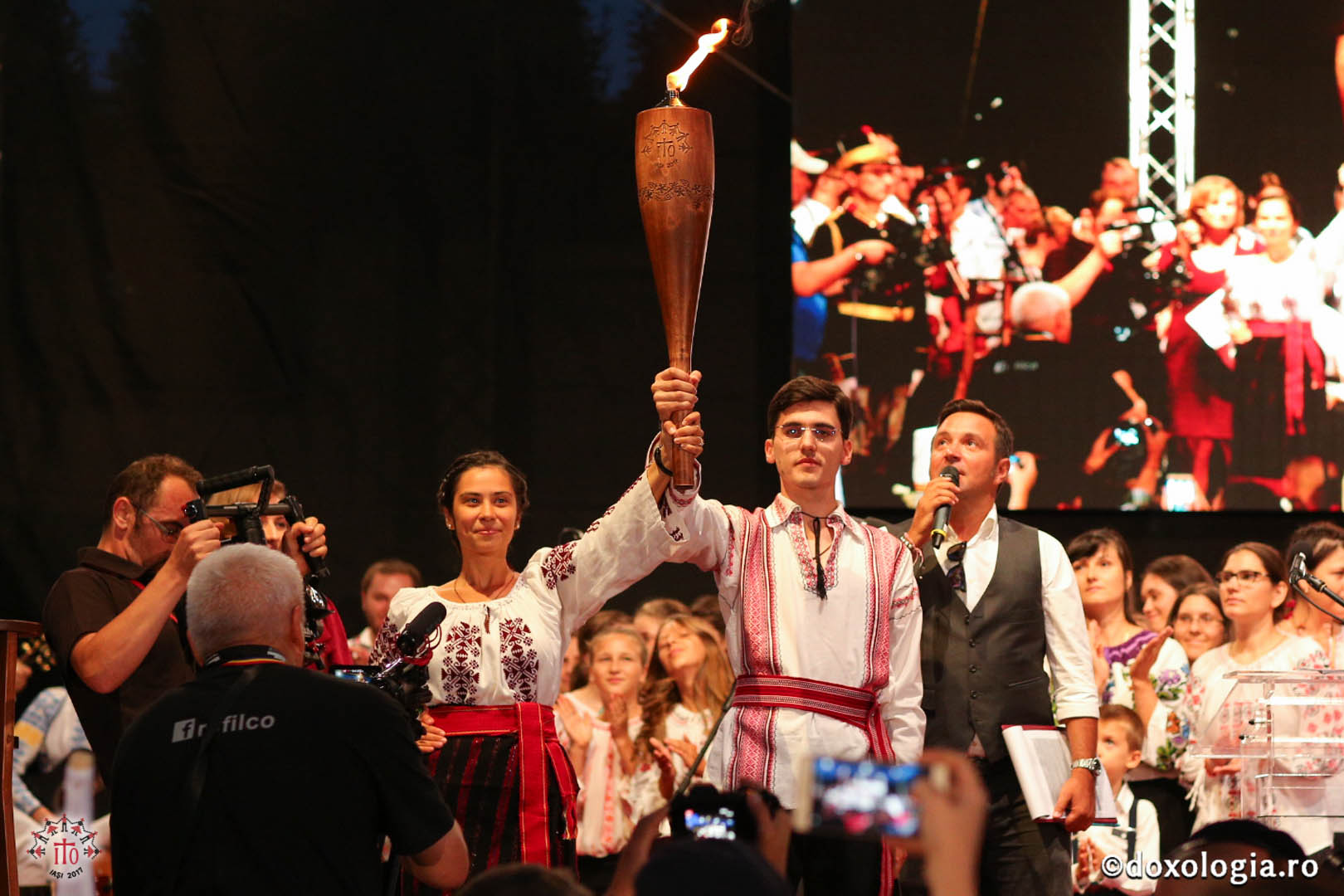 Povestea torței care s-a aprins la Întâlnirea Internațională a Tinerilor Ortodocși – Iași, 2017