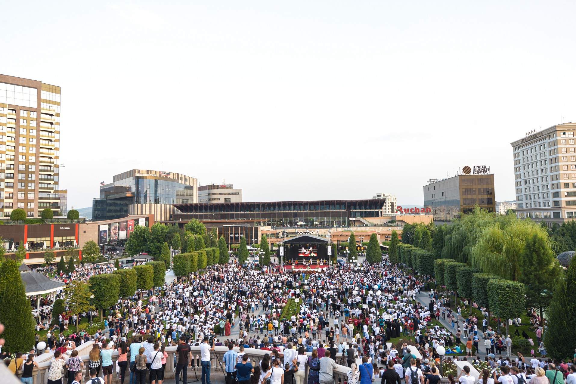 Părintele Necula, către miile de tineri prezenți la Iași: „A fi liber în Hristos înseamnă a dărui cu zâmbetul pe buze!” Părintele Necula, către miile de tineri prezenți la Iași: „A fi liber în Hristos înseamnă a dărui cu zâmbetul pe buze!”