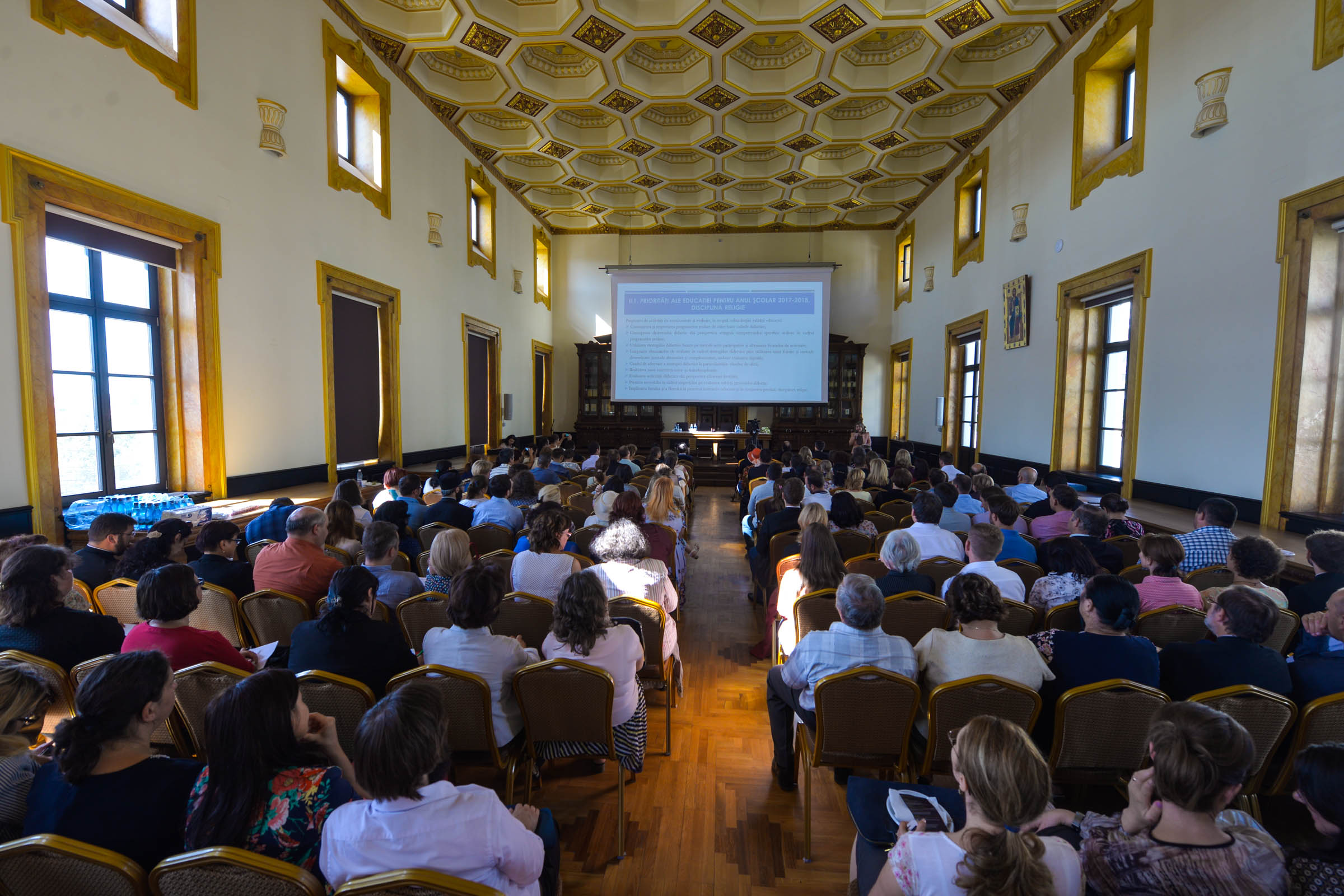 Profesorii de Religie, îndemnați la Iași „să refuze cu orice chip comoditatea plafonării”