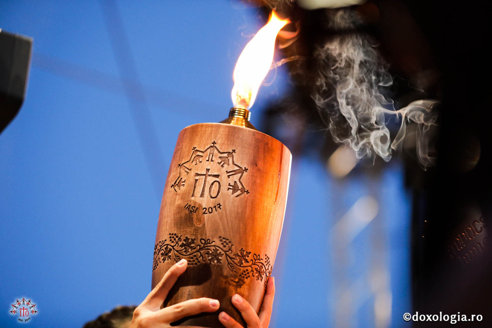 Povestea torței care s-a aprins la Întâlnirea Internațională a Tinerilor Ortodocși – Iași, 2017