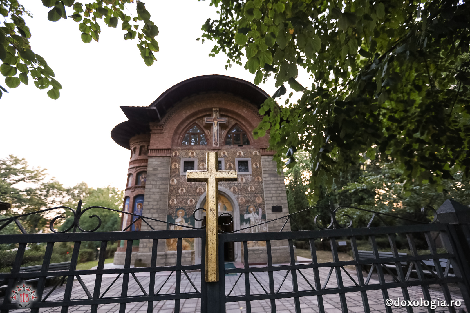 Tineri ortodocși din toată lumea, uniți în rugăciune (galerie FOTO)