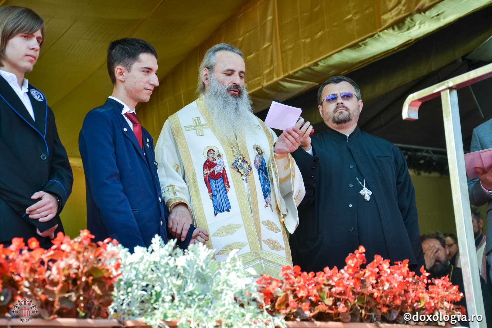 Cinci tineri medaliați internațional au primit distincția „Crucea Moldavă” - „Nimic nu e mai frumos decât să fii om inteligent și cu atitudine smerită”