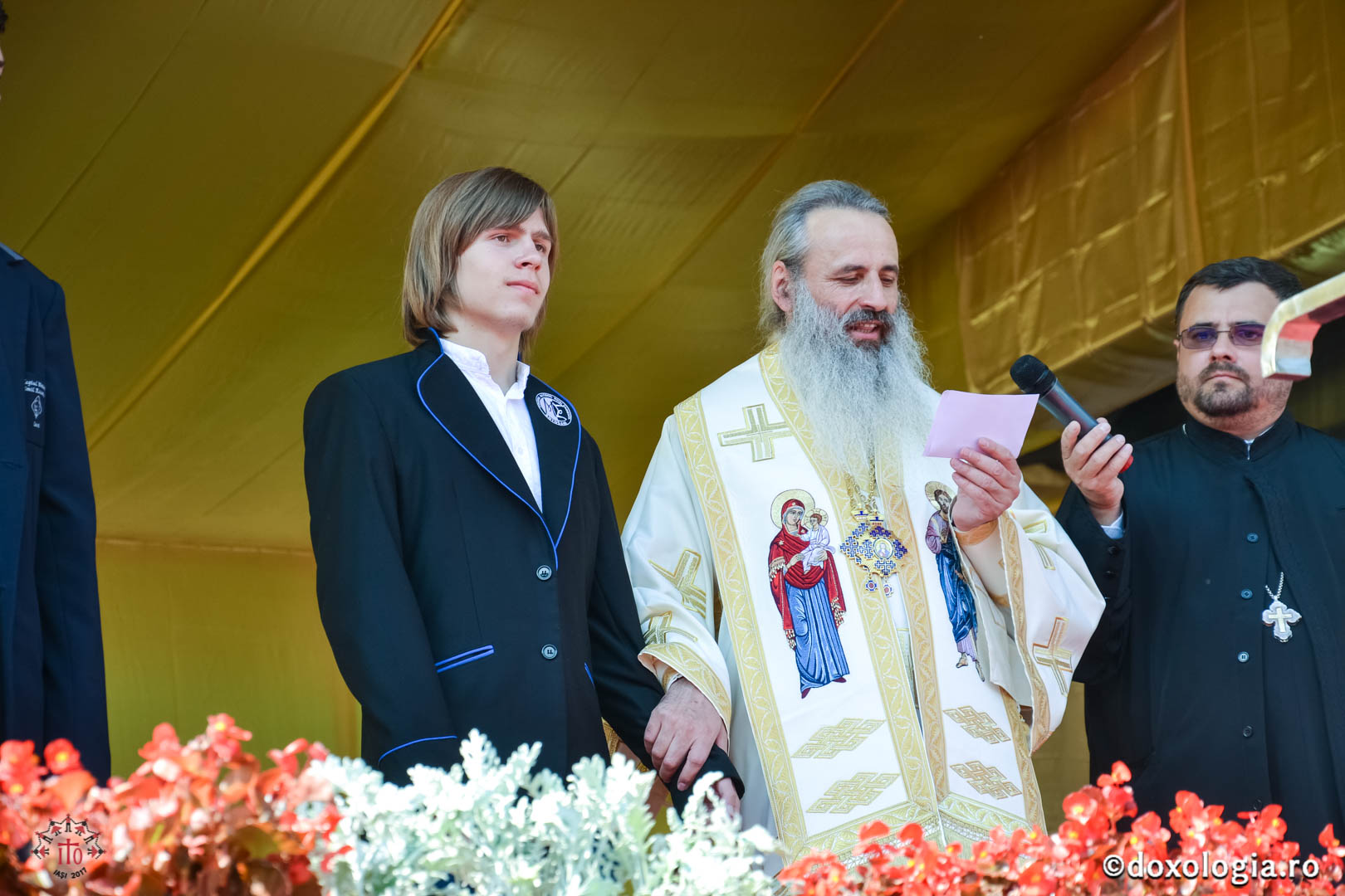 Cinci tineri medaliați internațional au primit distincția „Crucea Moldavă” - „Nimic nu e mai frumos decât să fii om inteligent și cu atitudine smerită”