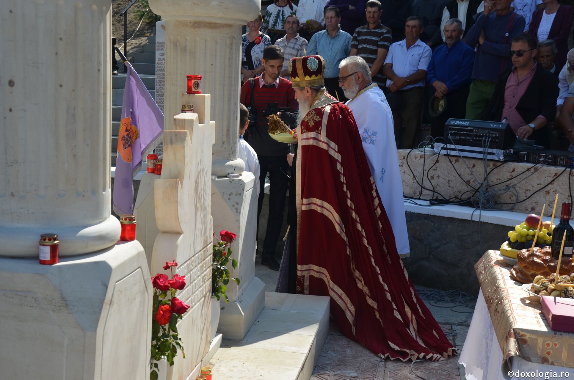 IPS Pimen a sfinţit un monument dedicat eroului Ioan Grosaru