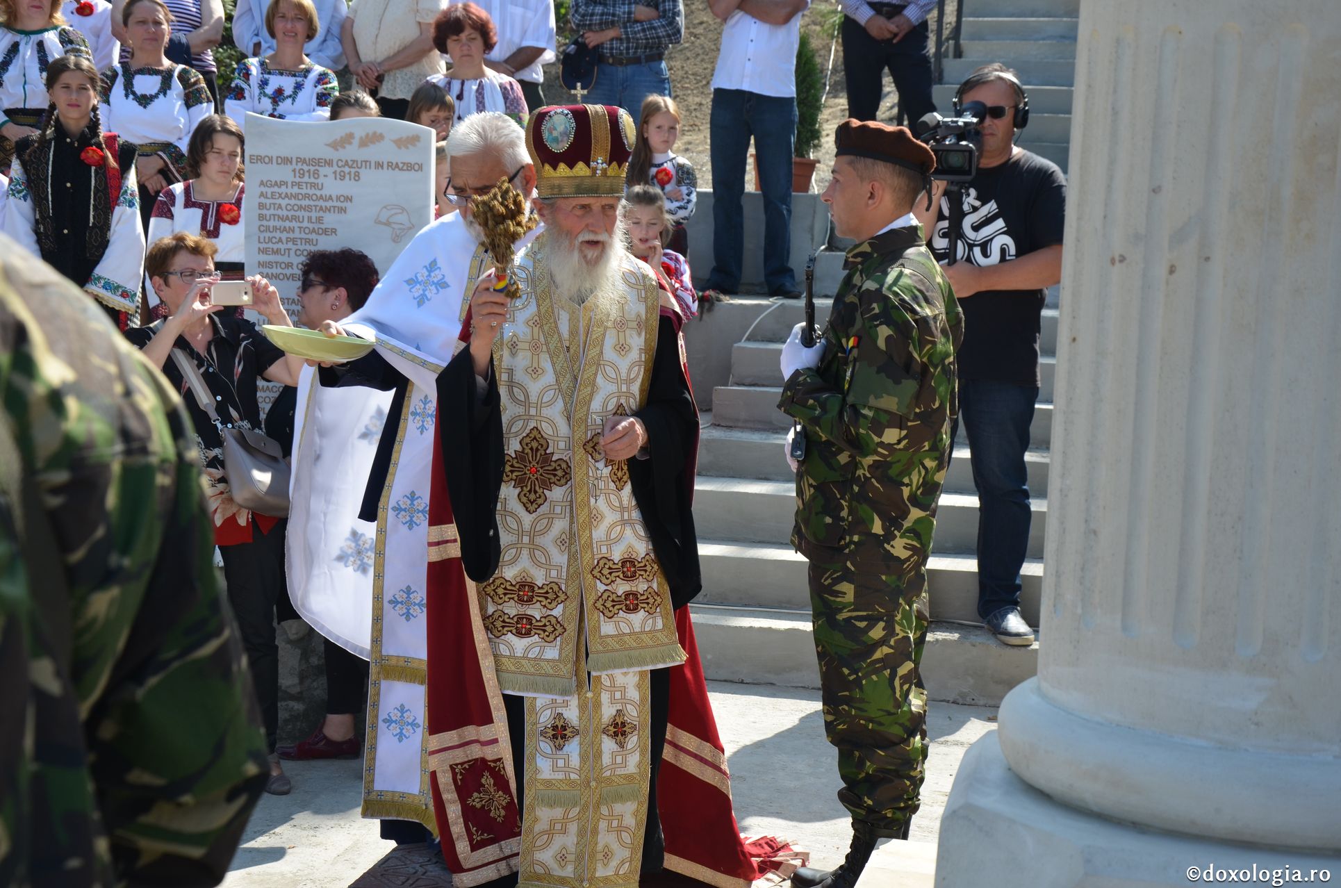 IPS Pimen a sfinţit un monument dedicat eroului Ioan Grosaru