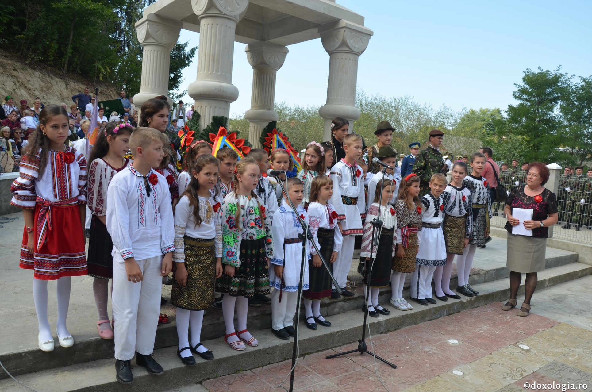 IPS Pimen a sfinţit un monument dedicat eroului Ioan Grosaru