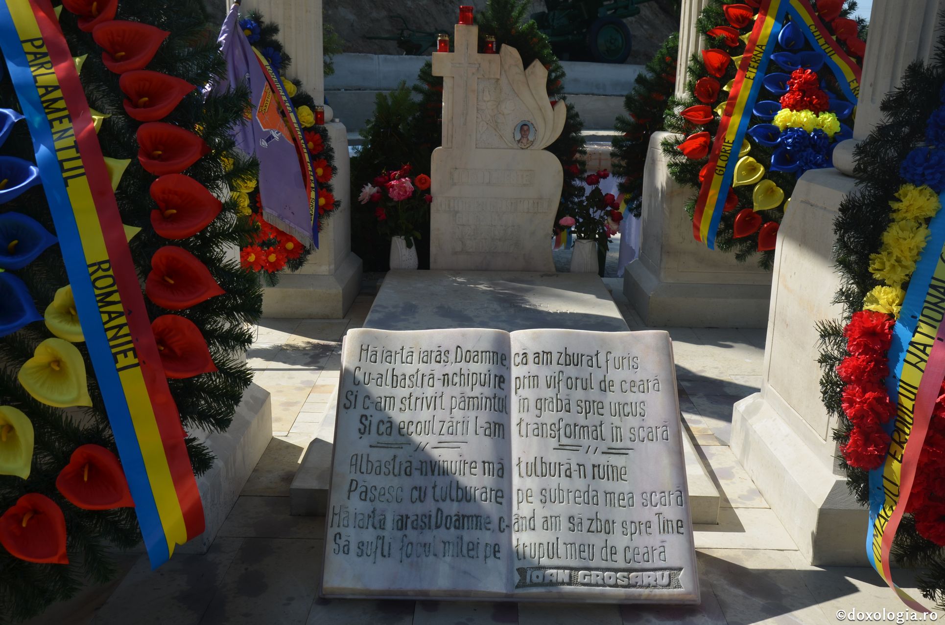 IPS Pimen a sfinţit un monument dedicat eroului Ioan Grosaru