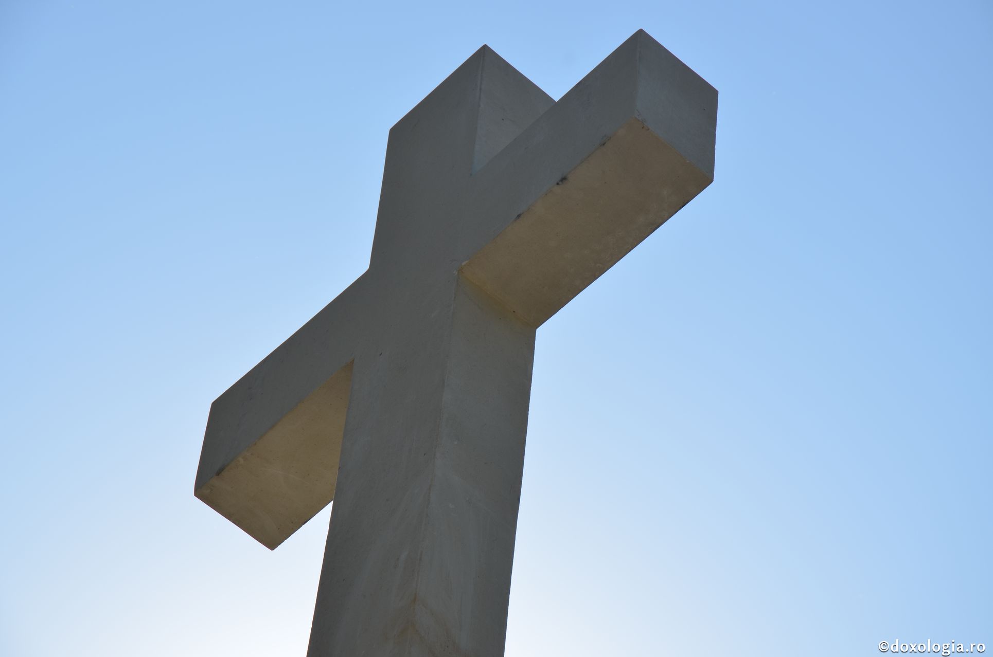 IPS Pimen a sfinţit un monument dedicat eroului Ioan Grosaru