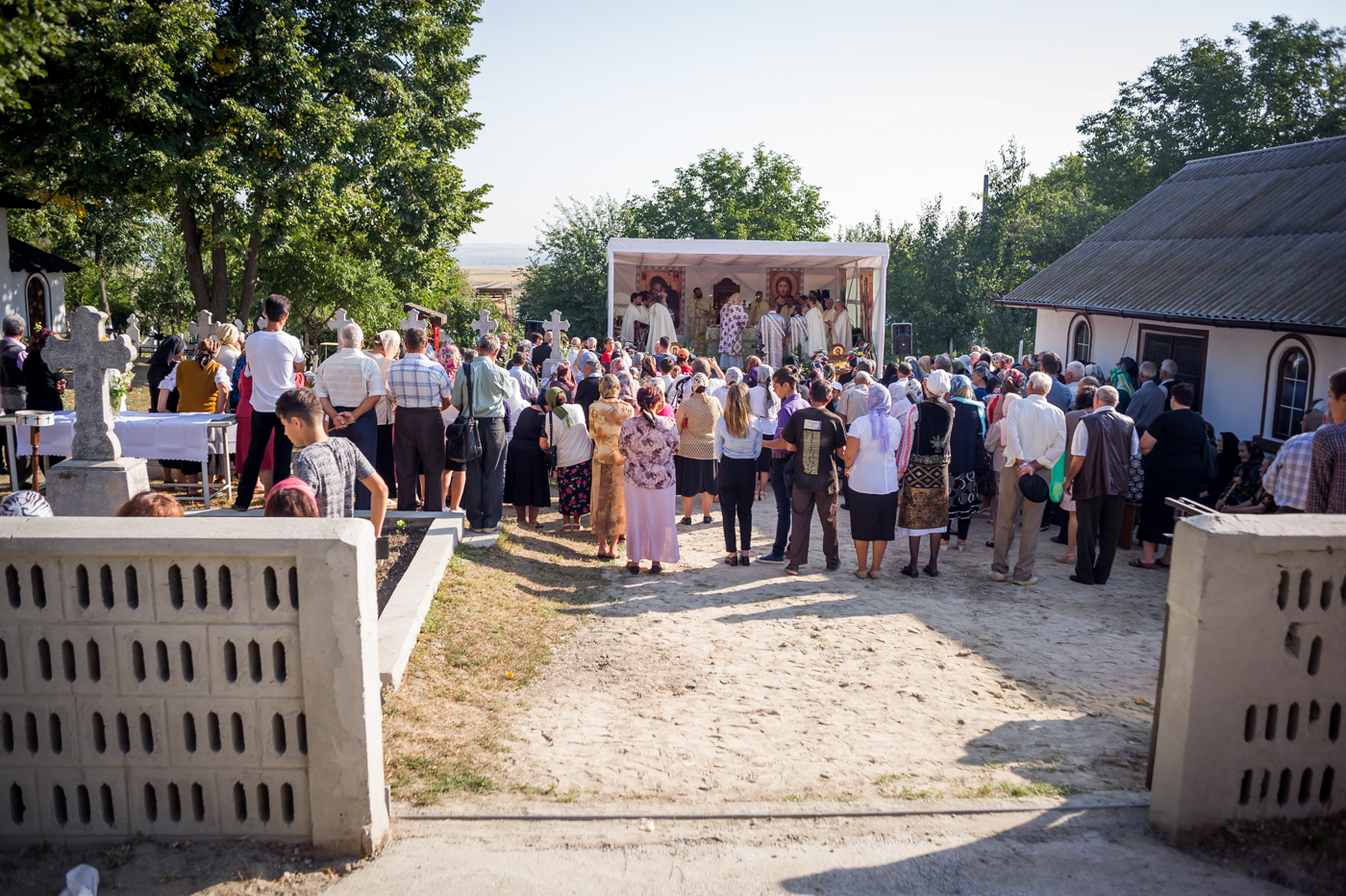 Foto: Daniel Bejenaru Sfinţire de biserică în Parohia Scoposeni