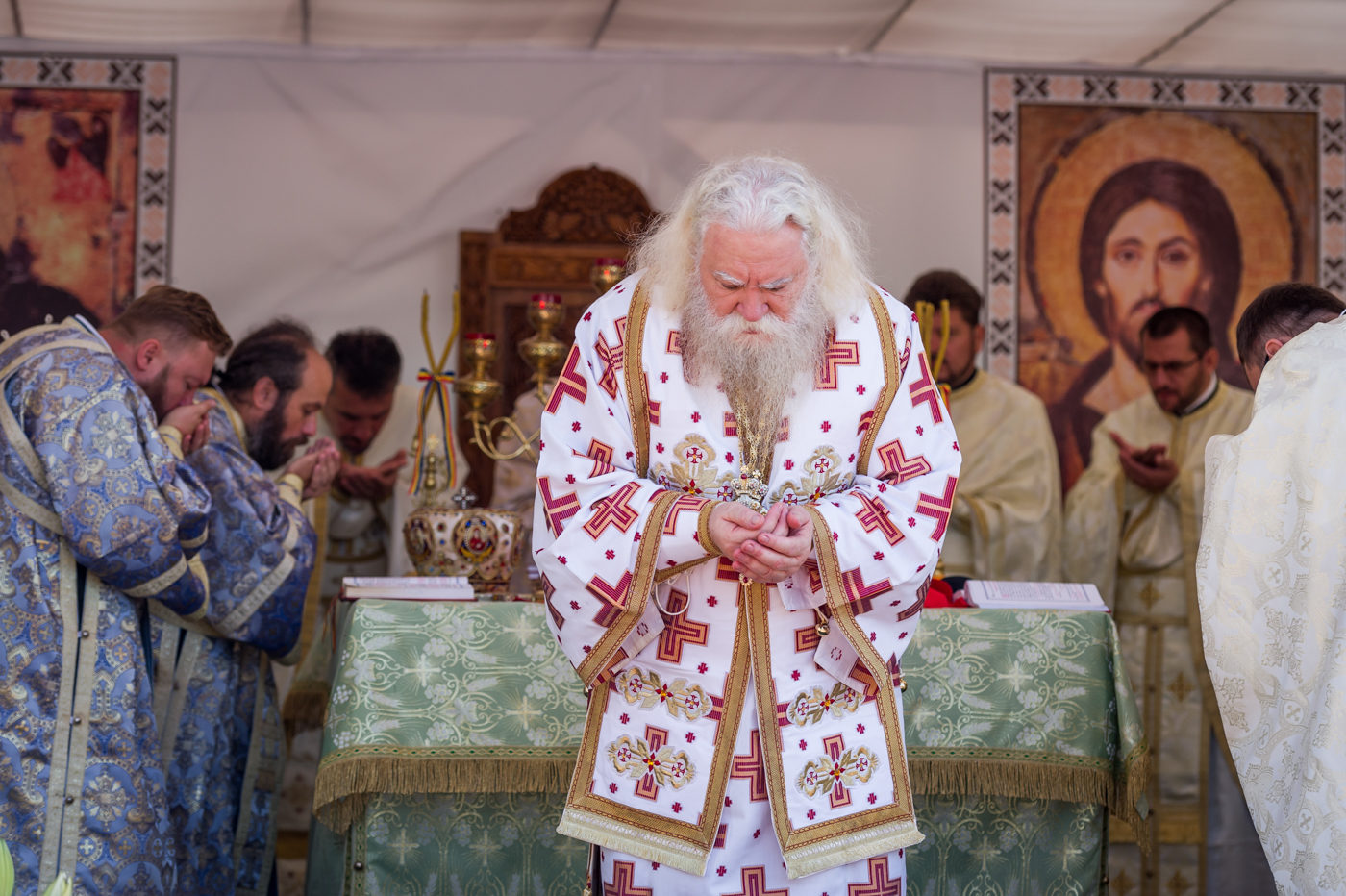 Foto: Daniel Bejenaru Sfinţire de biserică în Parohia Scoposeni