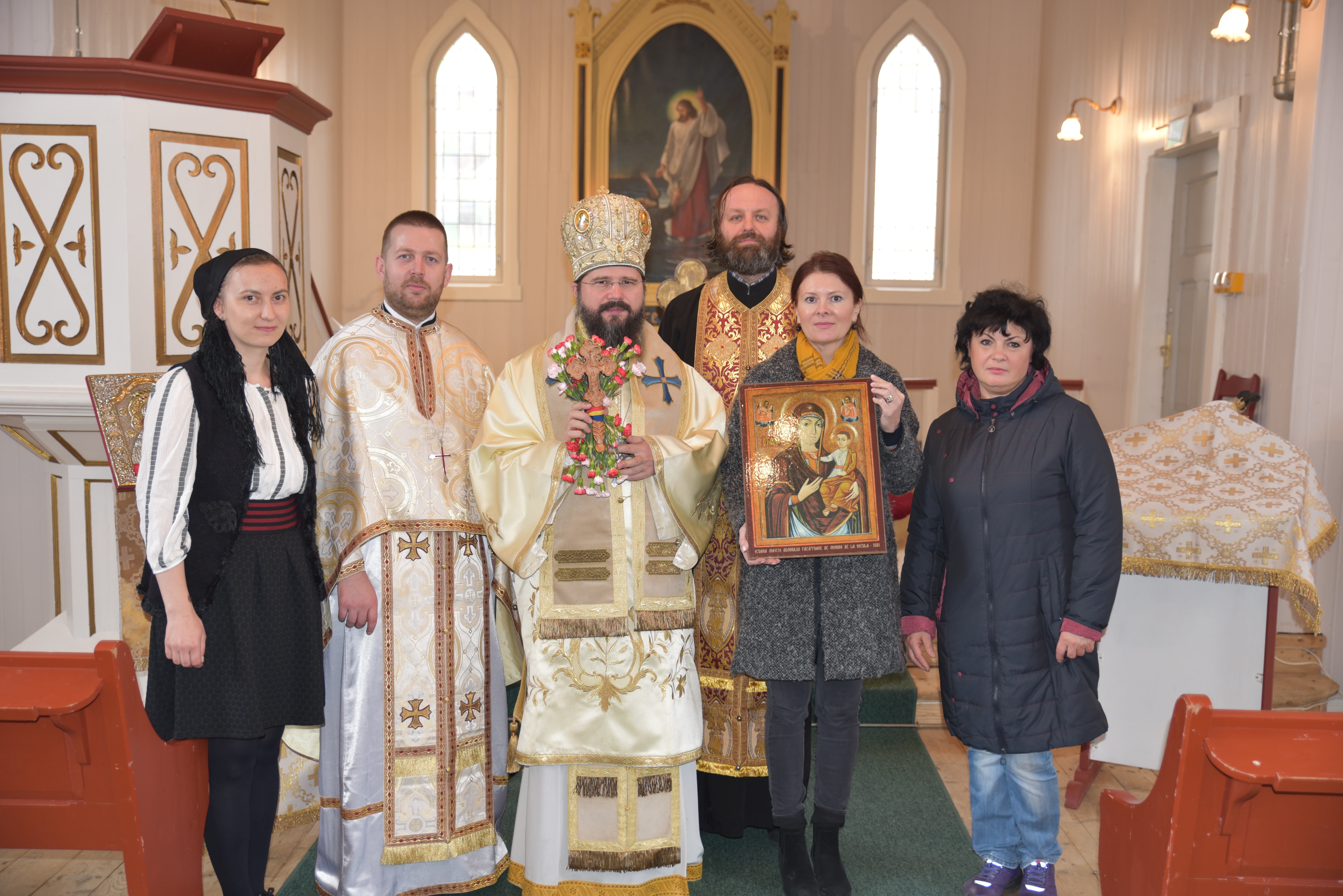 Părintele Episcop Macarie Drăgoi a înălțat Sfânta Cruce în punctul cel mai nordic al Europei (Capul Nordului, Norvegia)