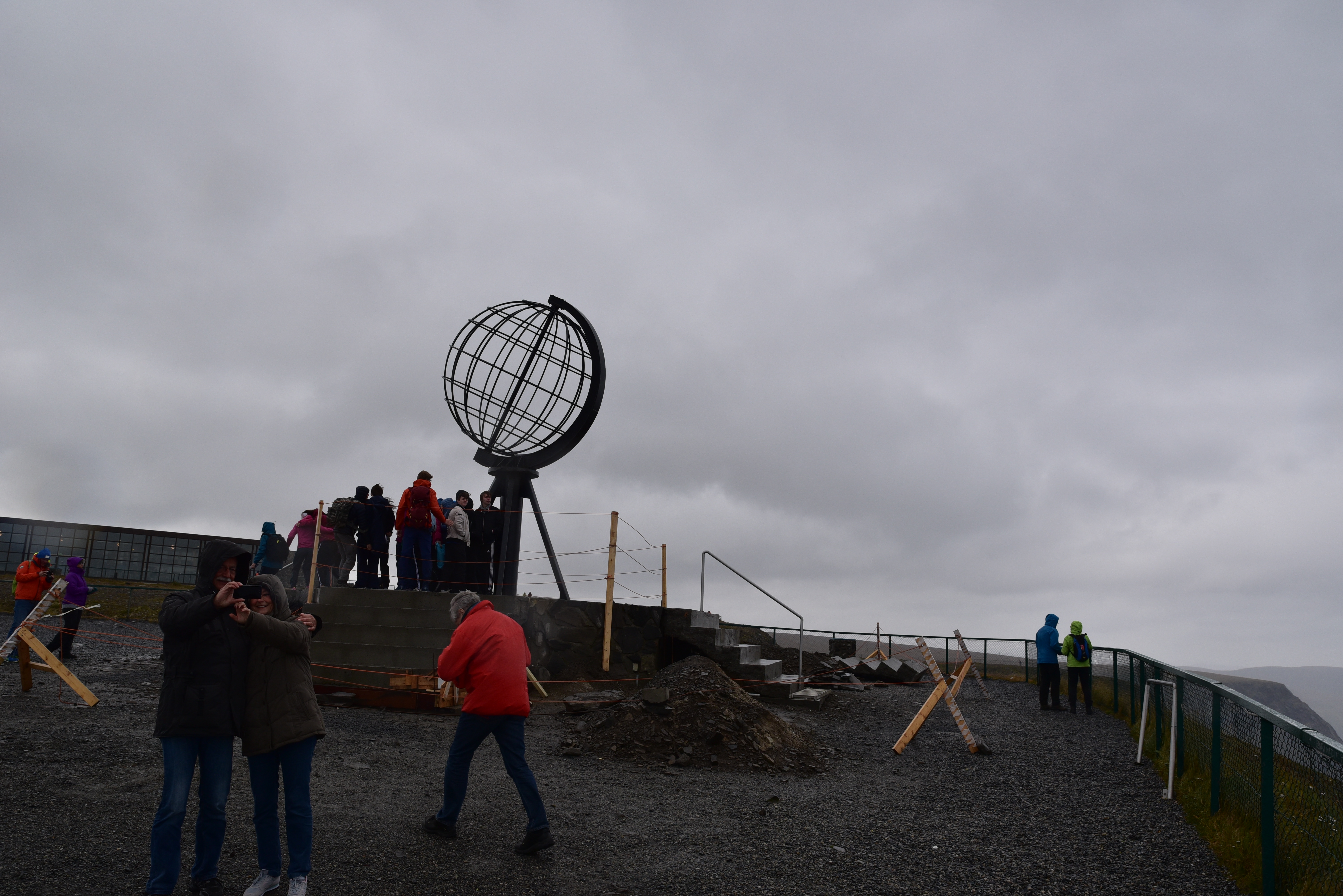 Părintele Episcop Macarie Drăgoi a înălțat Sfânta Cruce în punctul cel mai nordic al Europei (Capul Nordului, Norvegia)