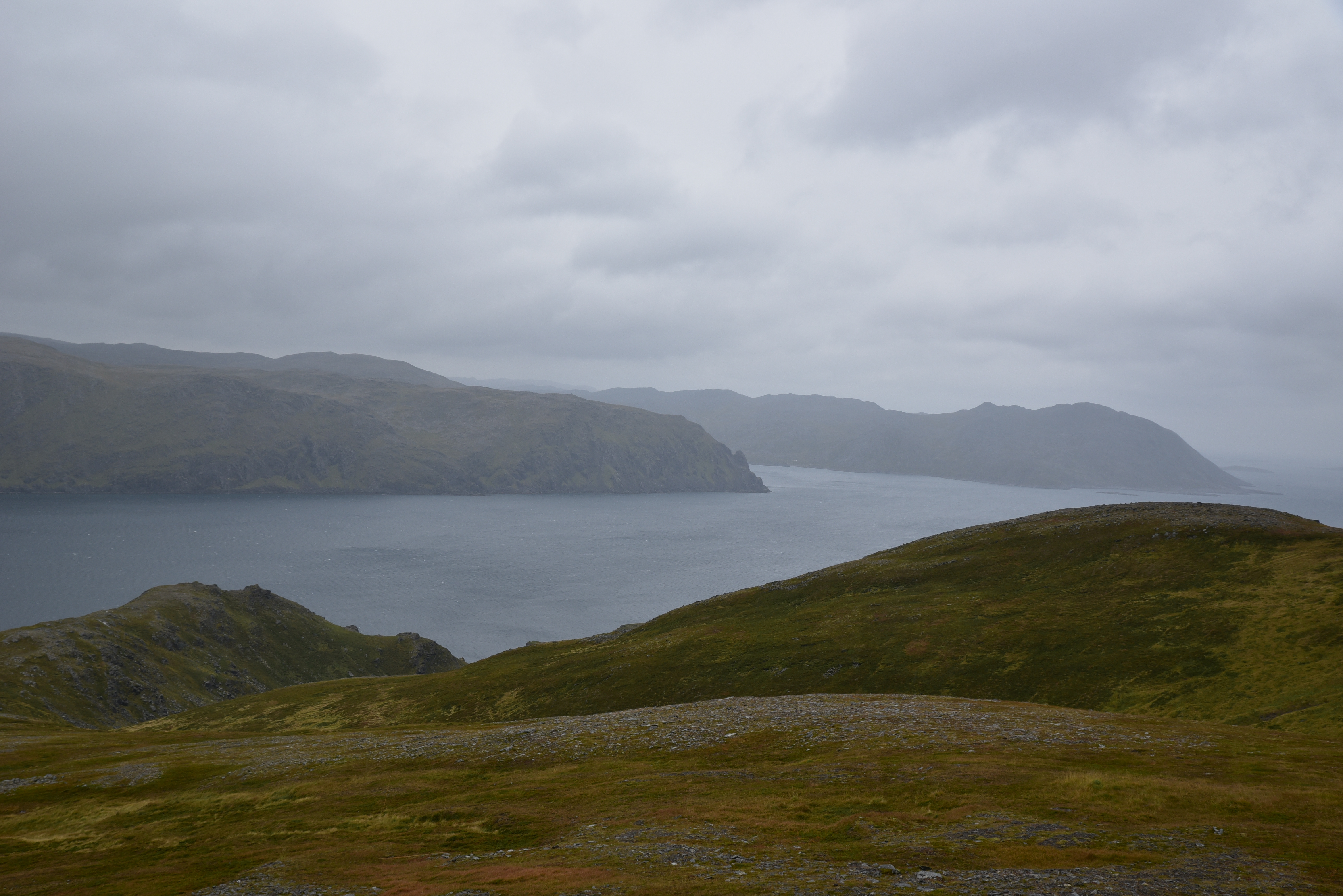 Părintele Episcop Macarie Drăgoi a înălțat Sfânta Cruce în punctul cel mai nordic al Europei (Capul Nordului, Norvegia)