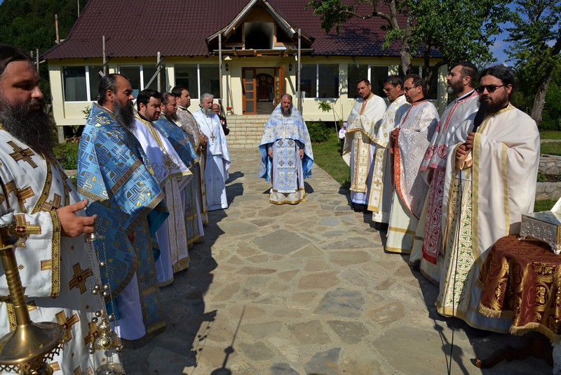 Schitul Pocrov îmbracă straie de sărbătoare