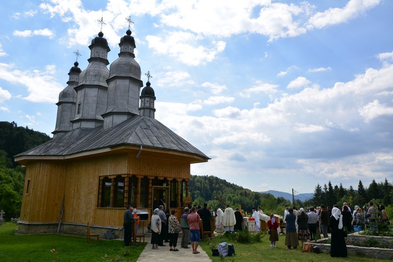 Schitul Pocrov îmbracă straie de sărbătoare