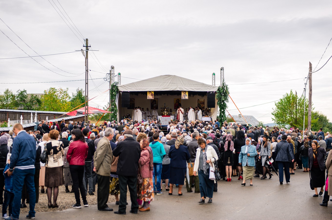 Înnoire şi sfinţire în Parohia Costişa II Înnoire şi sfinţire în Parohia Costişa II