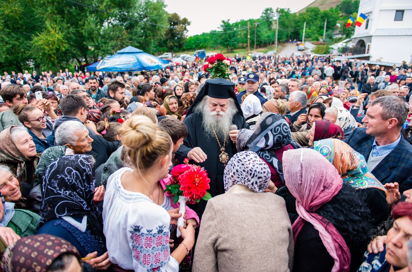 Înnoire şi sfinţire în Parohia Costişa II Înnoire şi sfinţire în Parohia Costişa II