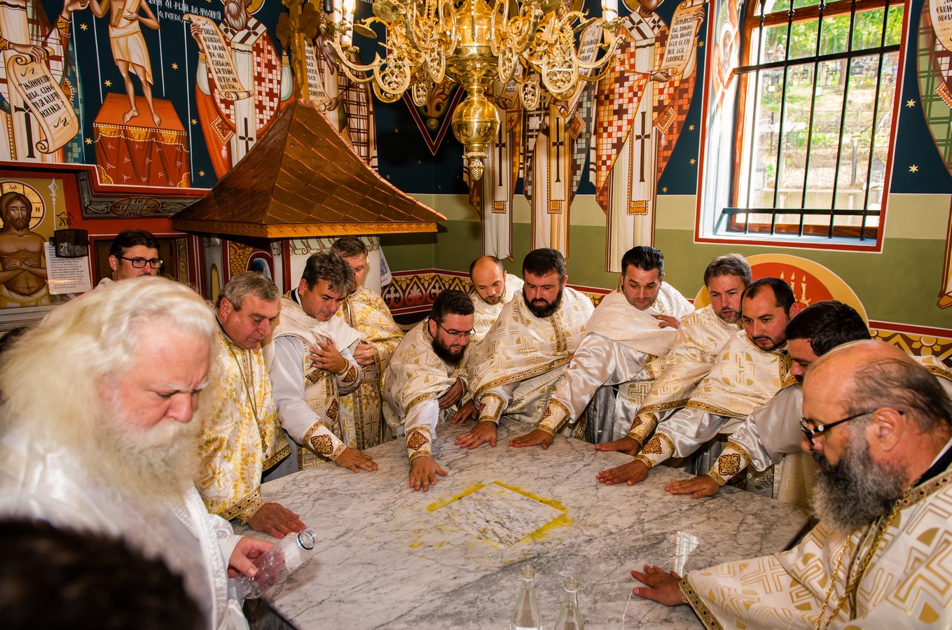 Înnoire şi sfinţire în Parohia Costişa II Înnoire şi sfinţire în Parohia Costişa II