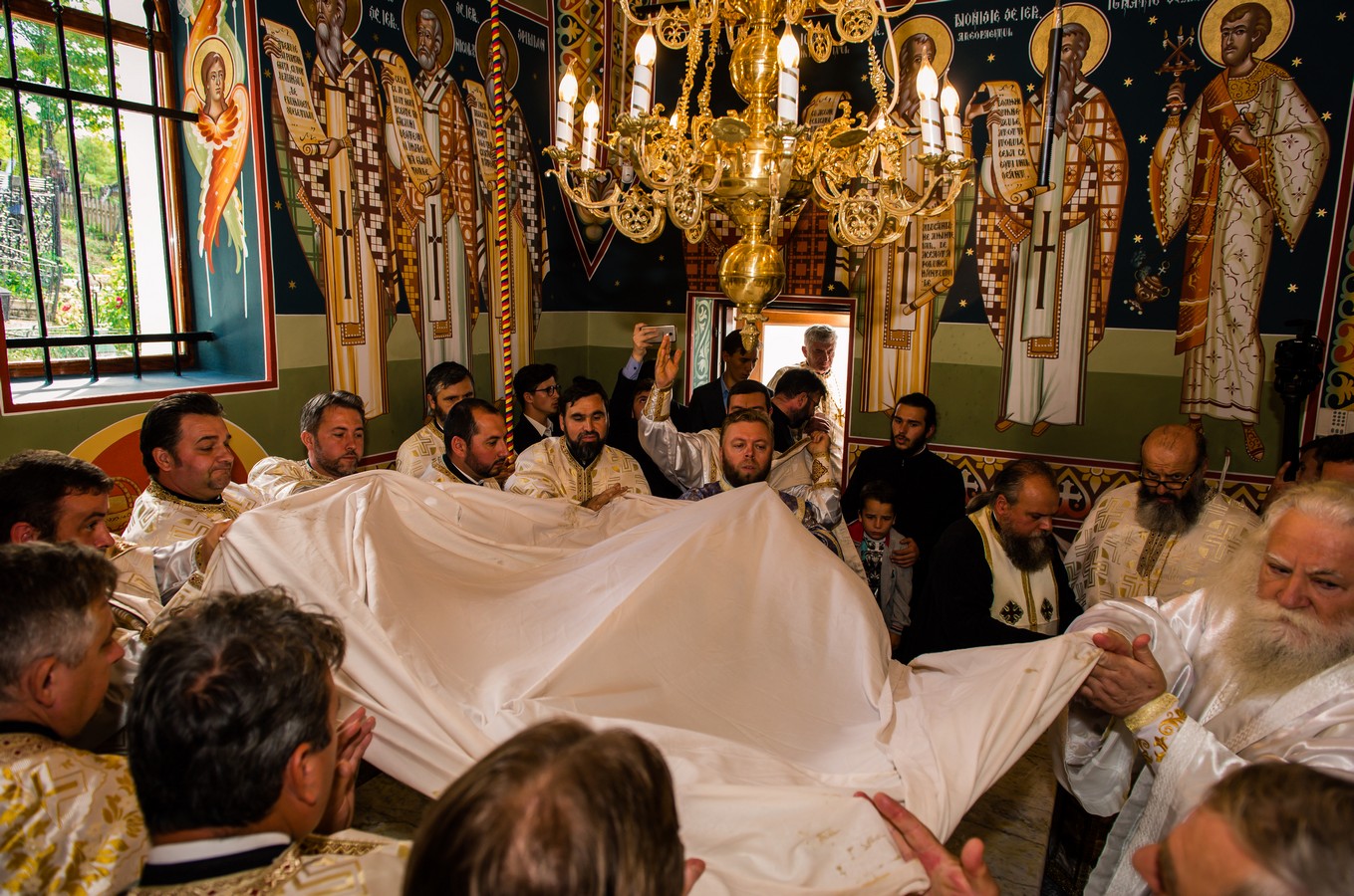 Înnoire şi sfinţire în Parohia Costişa II Înnoire şi sfinţire în Parohia Costişa II