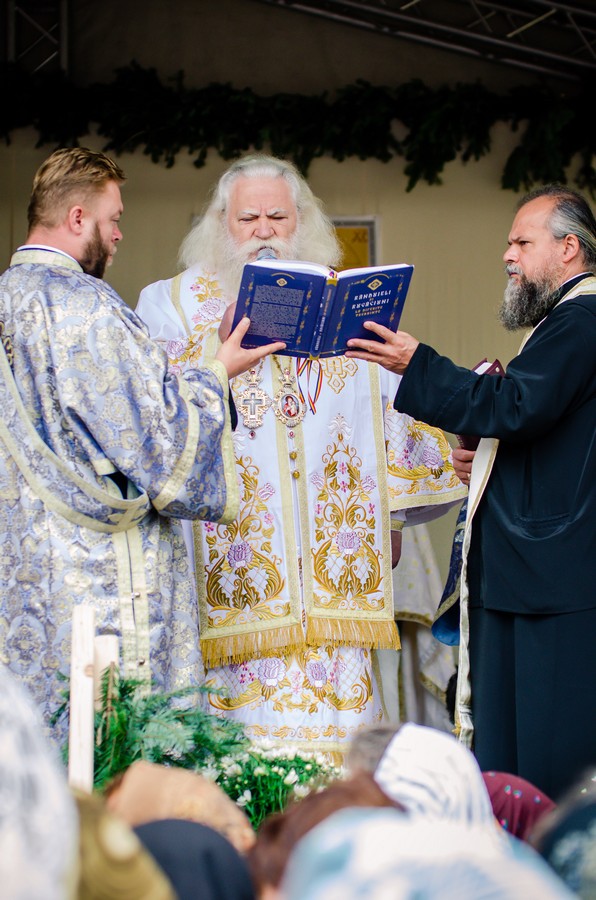 Înnoire şi sfinţire în Parohia Costişa II Înnoire şi sfinţire în Parohia Costişa II