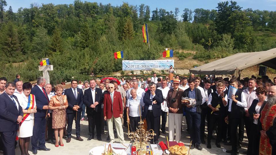Festival tradiţional la Monumentul Eroilor de la Nemţişor