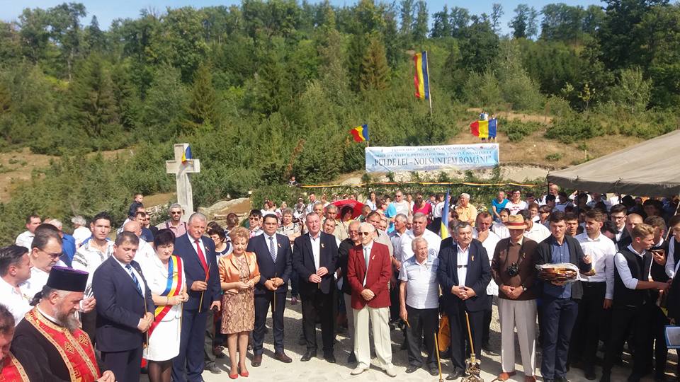 Festival tradiţional la Monumentul Eroilor de la Nemţişor