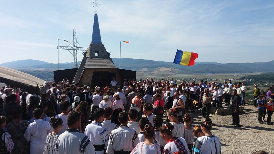 Festival tradiţional la Monumentul Eroilor de la Nemţişor