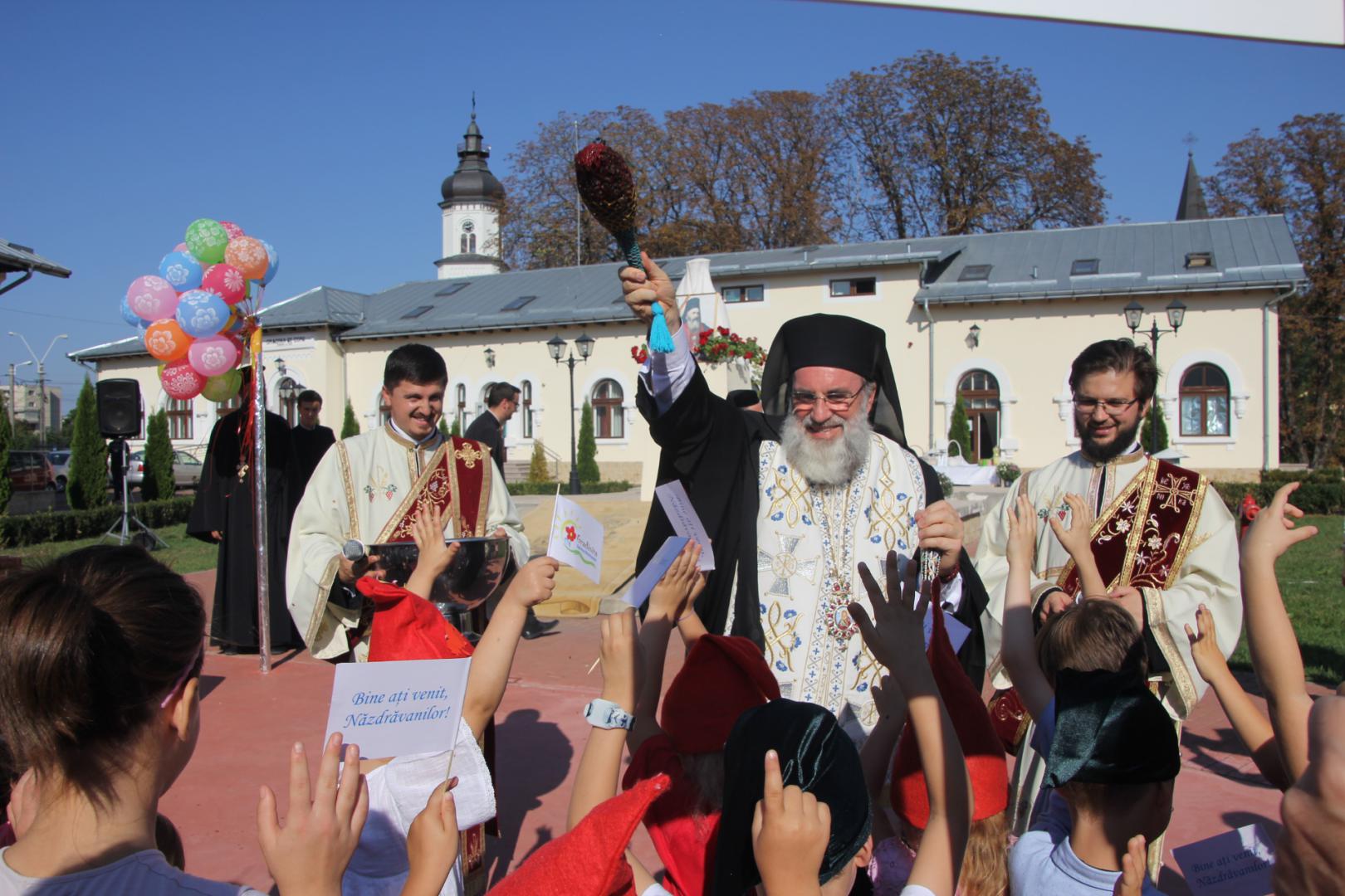 Grădiniţa „Episcop Melchisedec“ din Roman şi-a redeschis porţile Grădiniţa „Episcop Melchisedec“ din Roman şi-a redeschis porţile