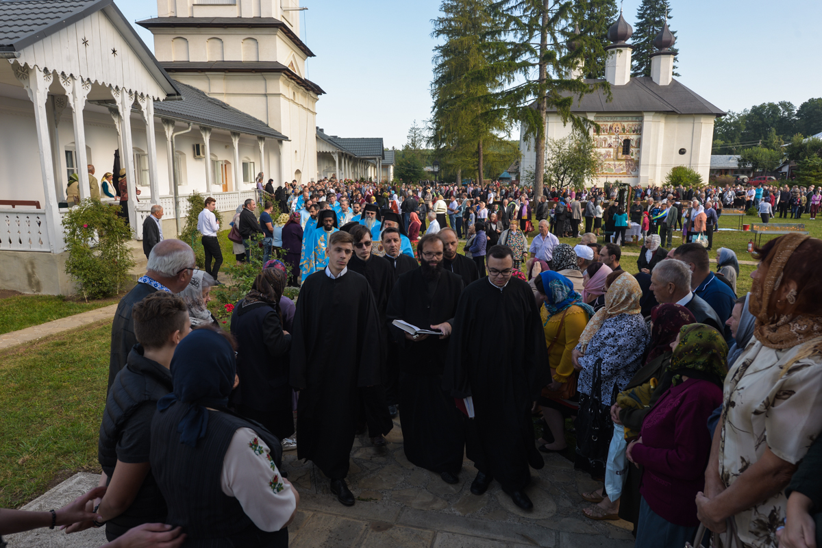Hram la Vorona: „Să avem putere a privi chipul cel minunat al Preasfintei Născătoare de Dumnezeu” Hram la Vorona: „Să avem putere a privi chipul cel minunat al Preasfintei Născătoare de Dumnezeu”