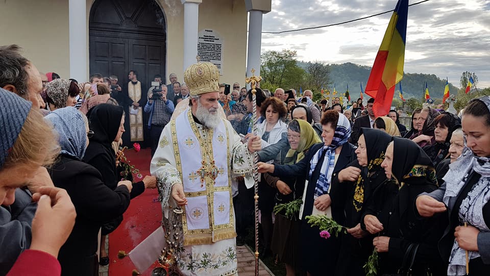„O nouă pagină de istorie“ în Parohia Moreni „O nouă pagină de istorie“ în Parohia Moreni