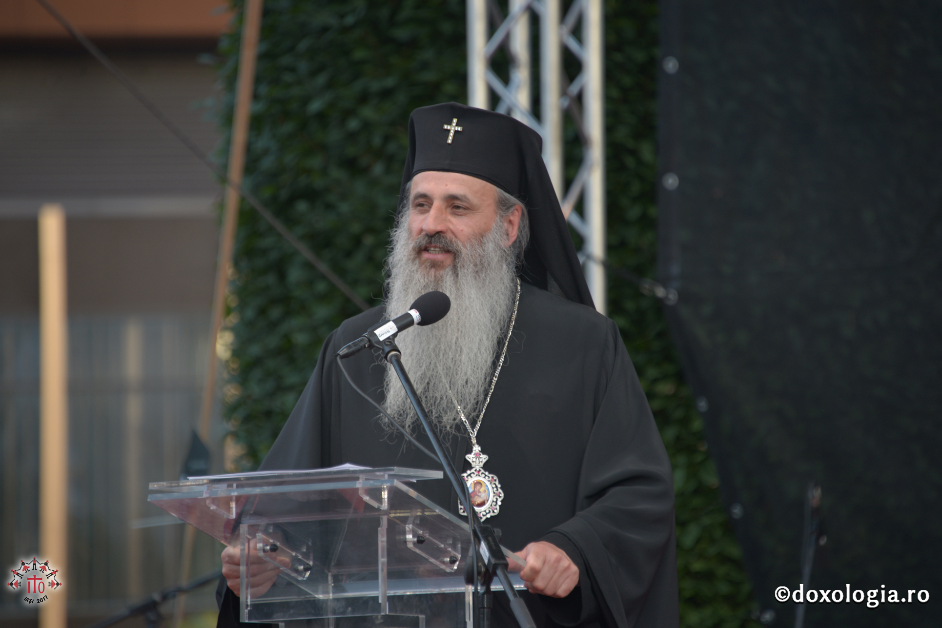 (Video) „În ciuda multor greutăți se poate chiar și astăzi să fii creștin și tânăr, să fii creștin și plin de bucurie” - IPS Teofan