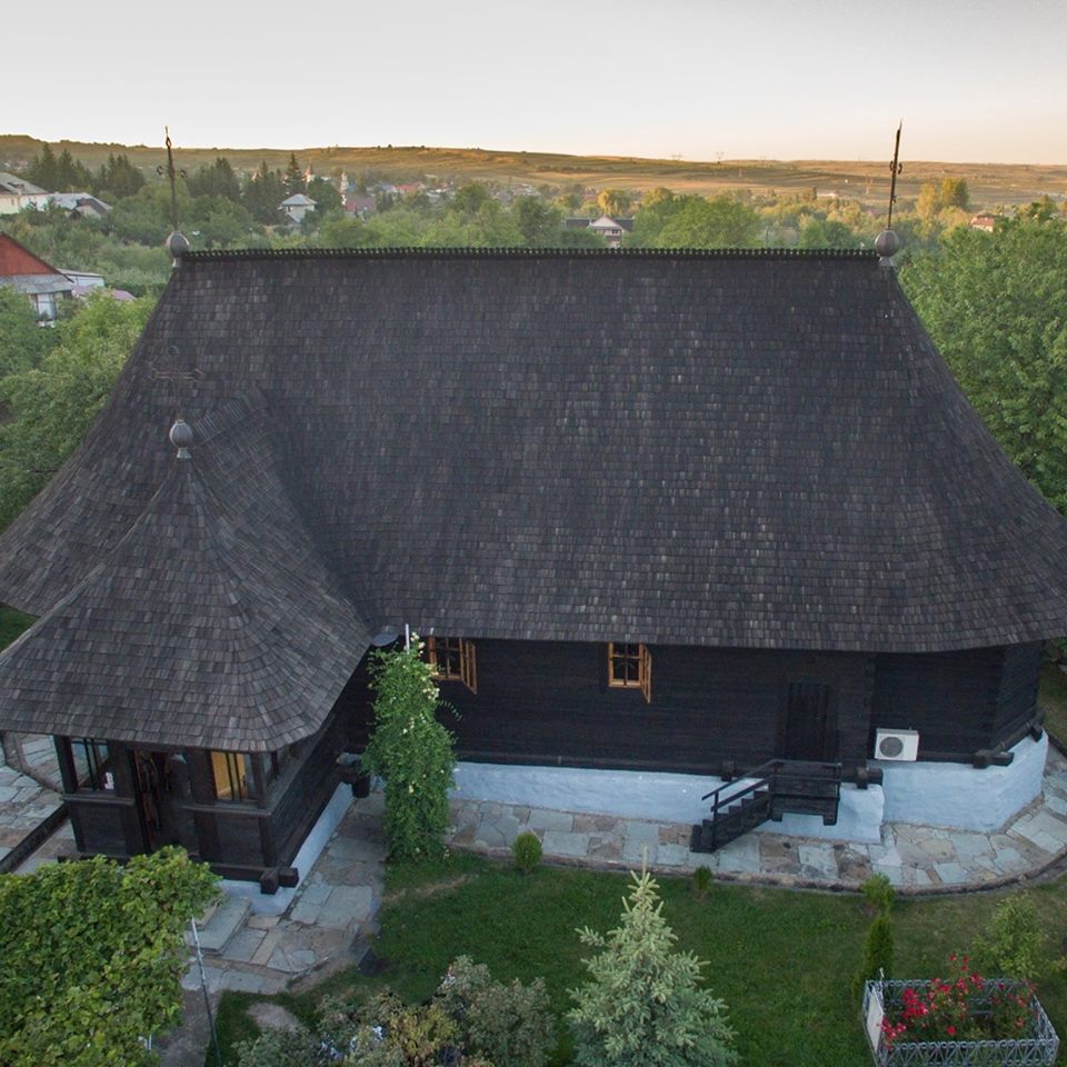 Volumul „Moldova bisericilor de lemn” va fi lansat și la Fălticeni Volumul „Moldova bisericilor de lemn” va fi lansat și la Fălticeni