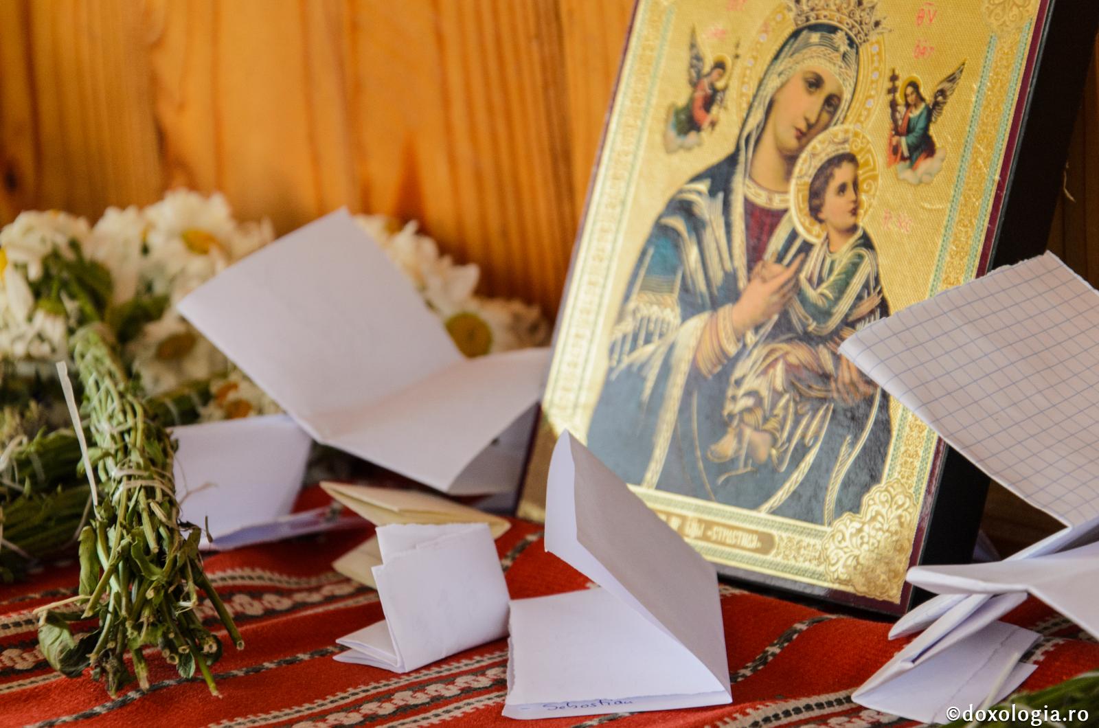pomelnice la icoana Maicii Domnului