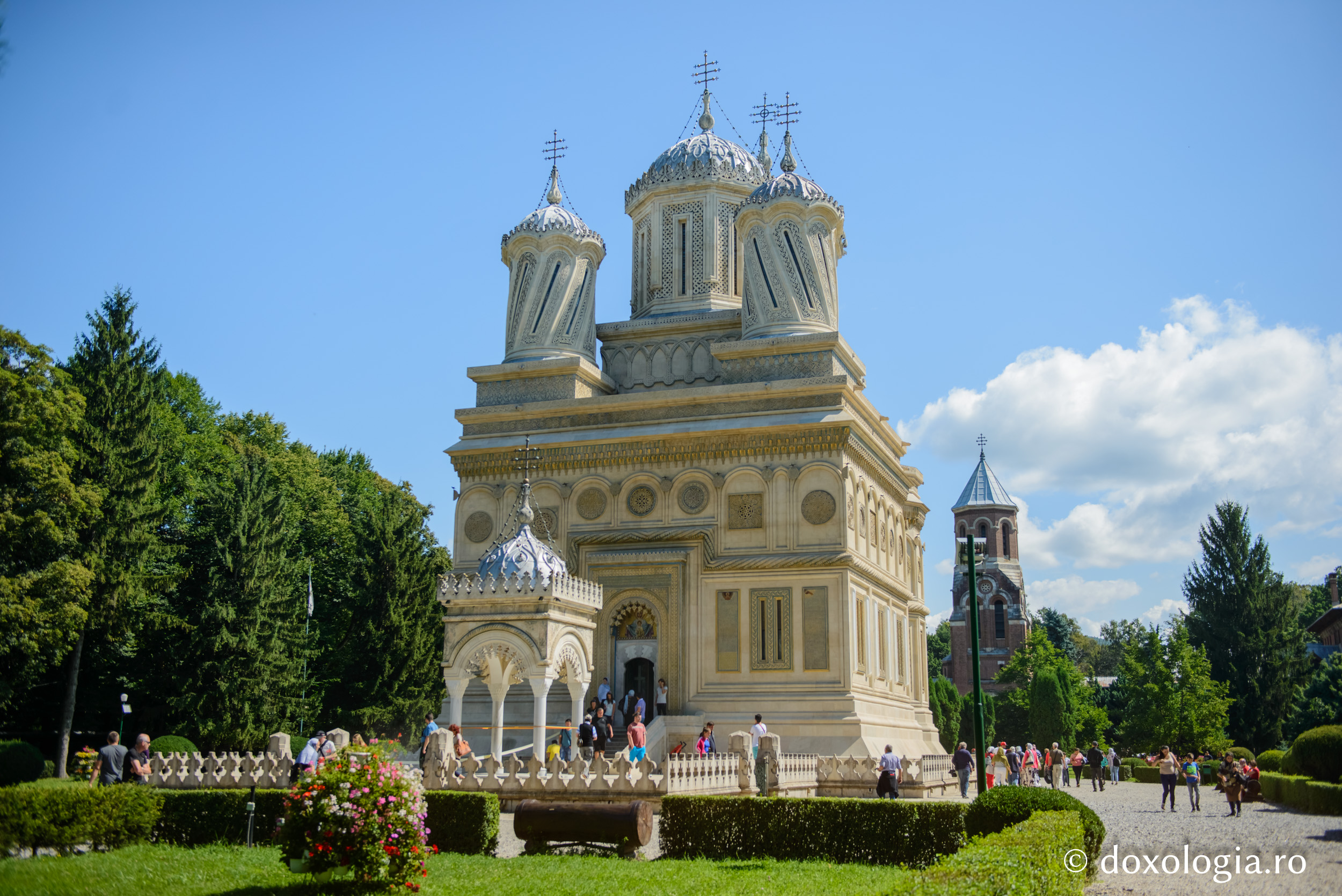 Popas la ctitoria Sfântului Voievod Neagoe Basarab de la Curtea de Argeș / Foto: pr. Silviu Cluci ctitoria Sfântului Voievod Neagoe Basarab de la Curtea de Argeş