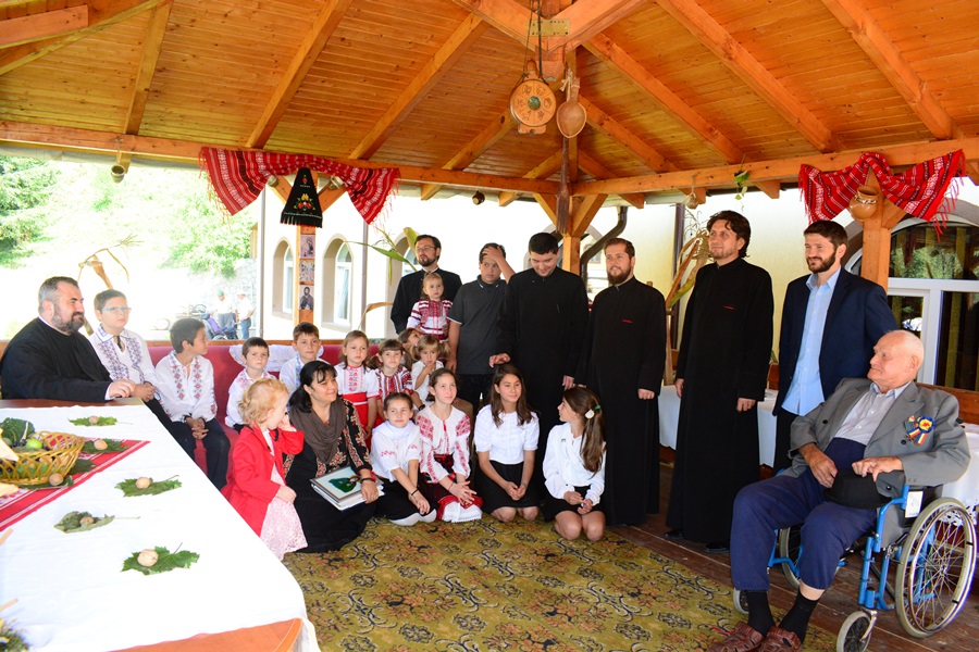Centrul social de la Hârja, în straie de sărbătoare Centrul social de la Hârja, în straie de sărbătoare