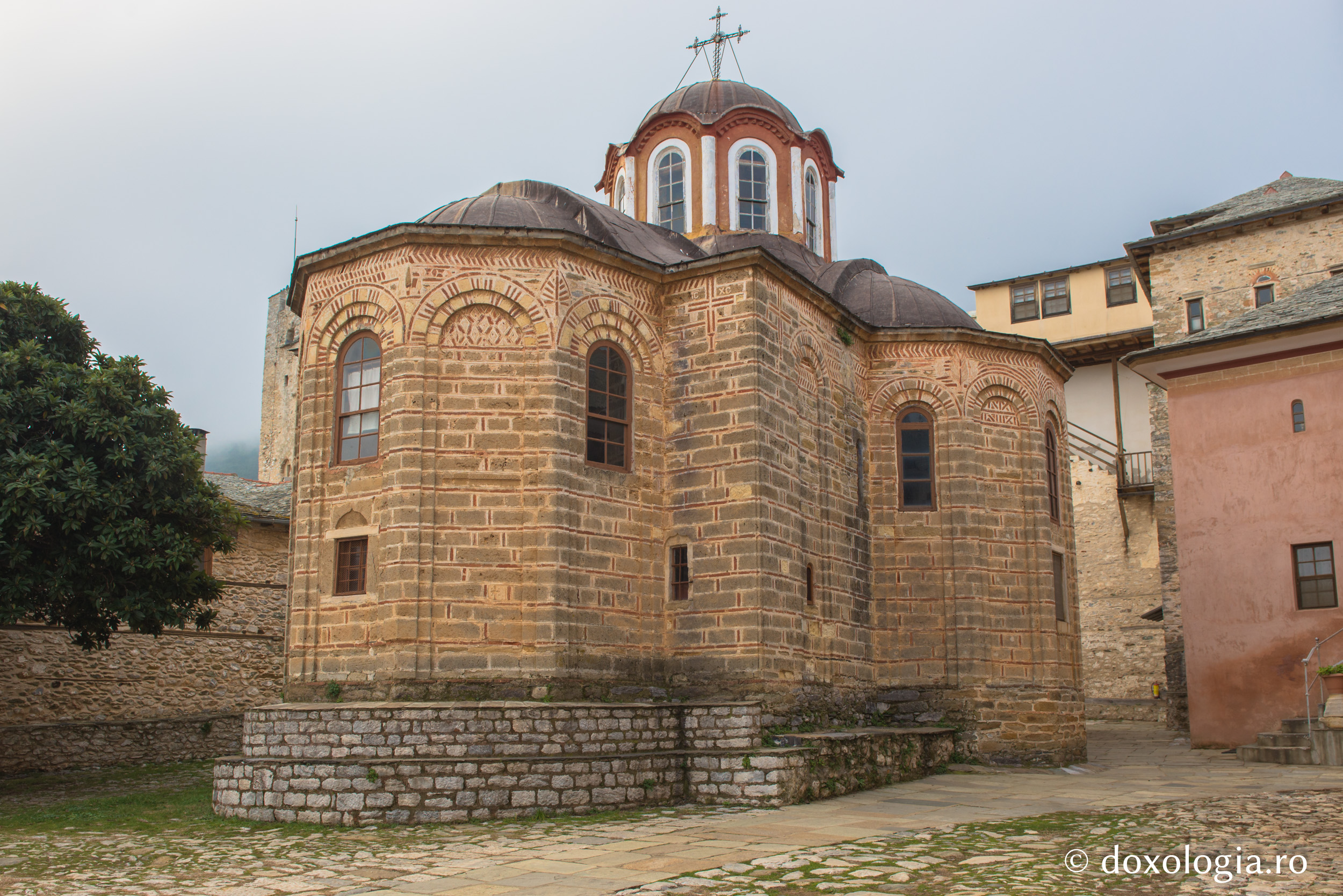 Paraclisul „Intrarea Maicii Domnului în Biserică” de la Marea Lavră, ce adăposteşte icoana Maicii Domnului „Cucuzeliţa” (Foto: pr. Silviu Cluci) Paraclisul „Intrarea Maicii Domnului în Biserică” de la Marea Lavră
