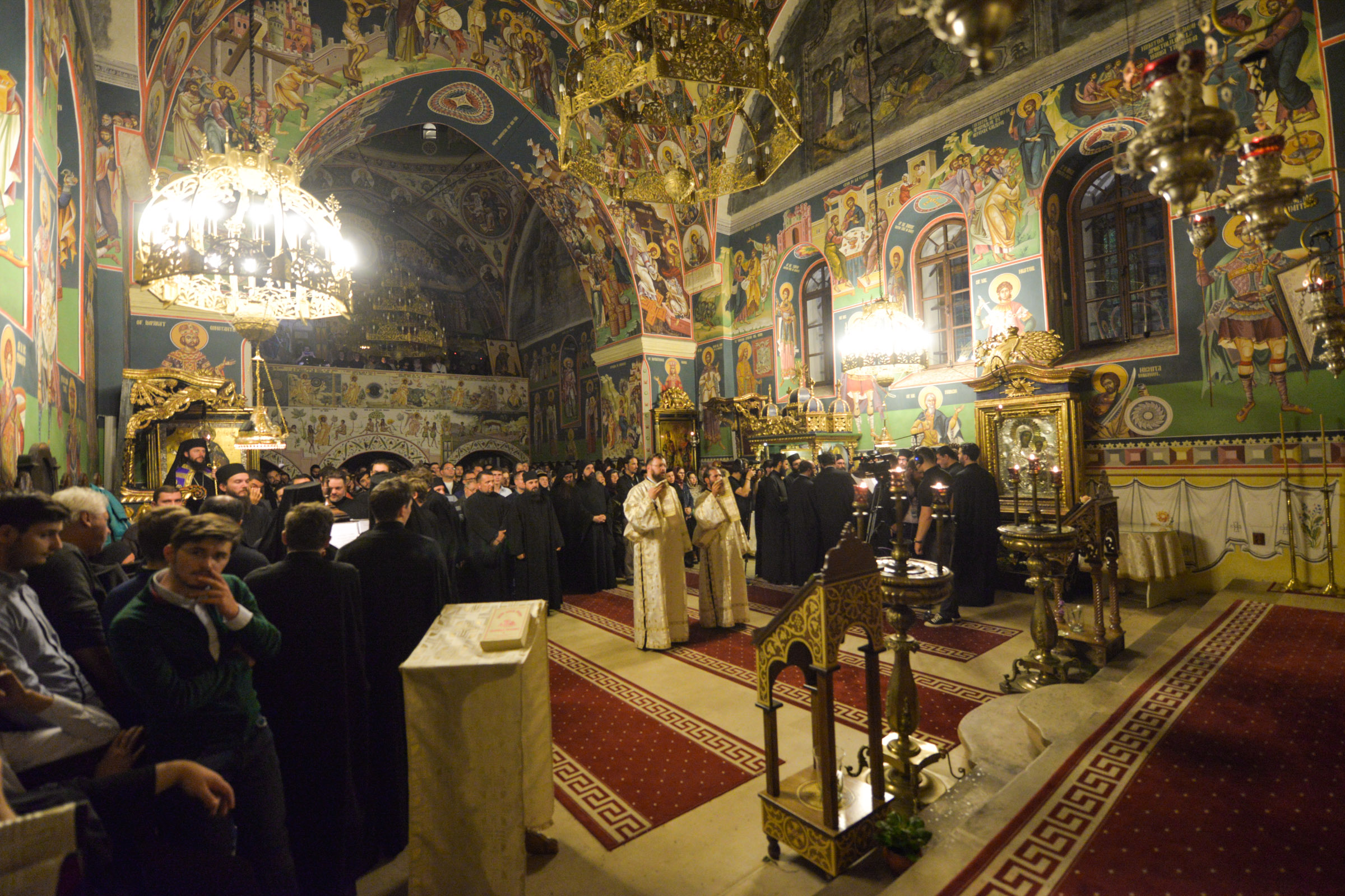 Priveghere arhierească de noapte, în cadrul Festivalului de Muzică Bizantină de la Iași Priveghere arhierească de noapte, în cadrul Festivalului de Muzică Bizantină de la Iași