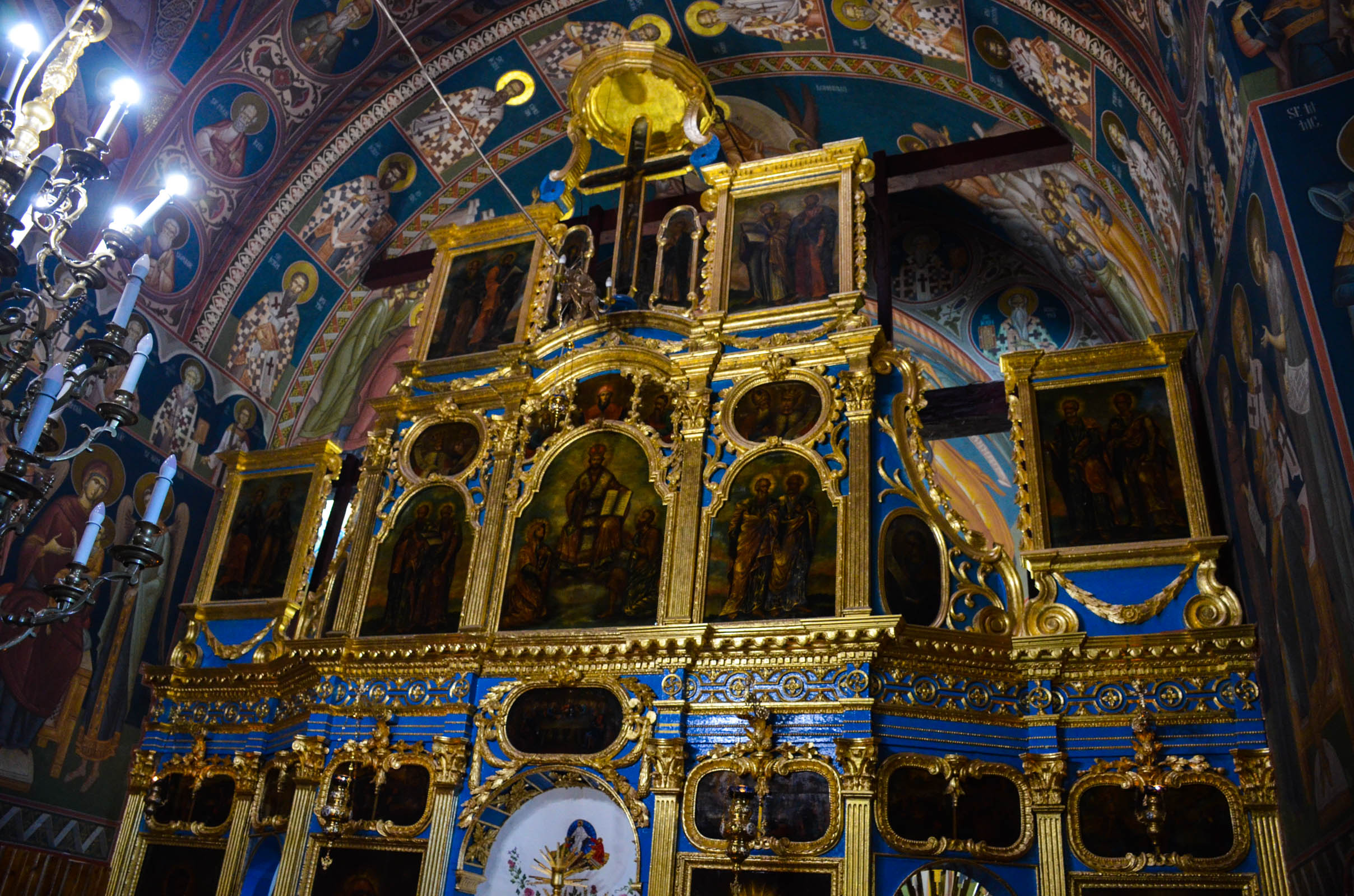 Resfințire de biserică la Corni: „Dumnezeu nu se lasă niciodată dator, ci El le răsplătește oamenilor care încearcă să împlinească cuvântul Său”