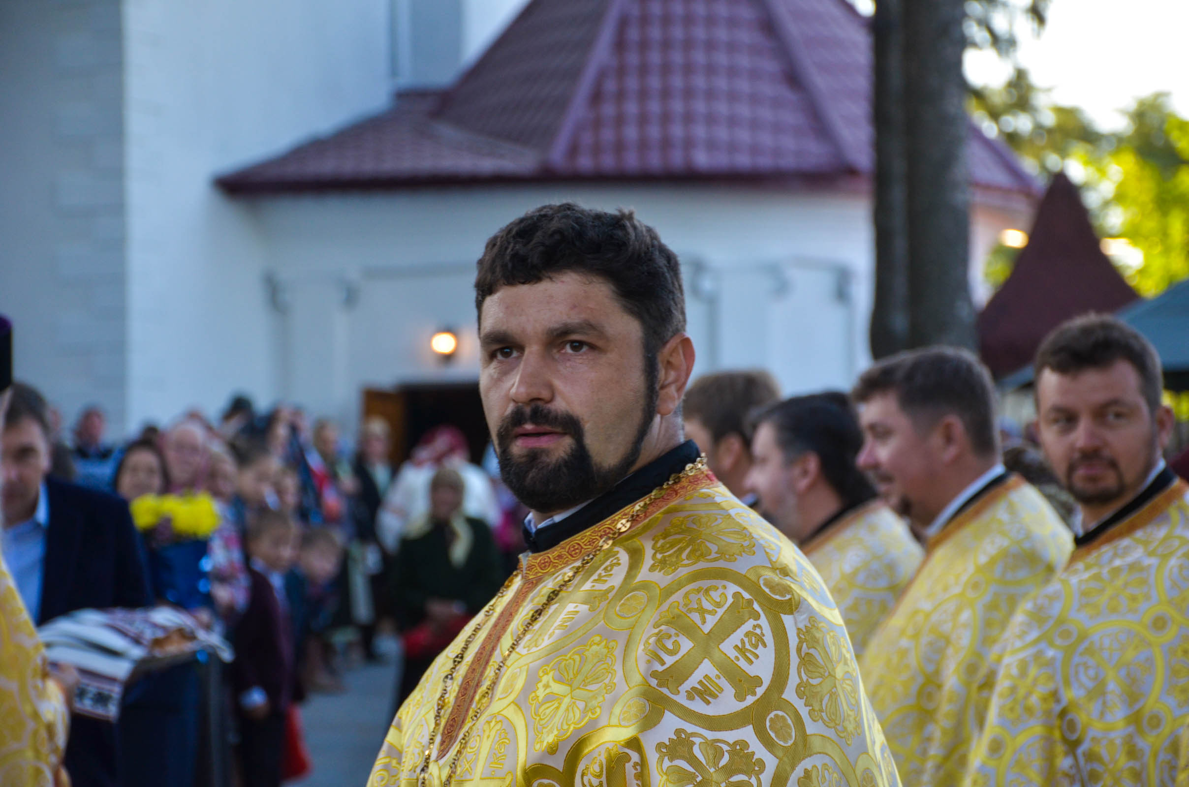 Resfințire de biserică la Corni: „Dumnezeu nu se lasă niciodată dator, ci El le răsplătește oamenilor care încearcă să împlinească cuvântul Său”