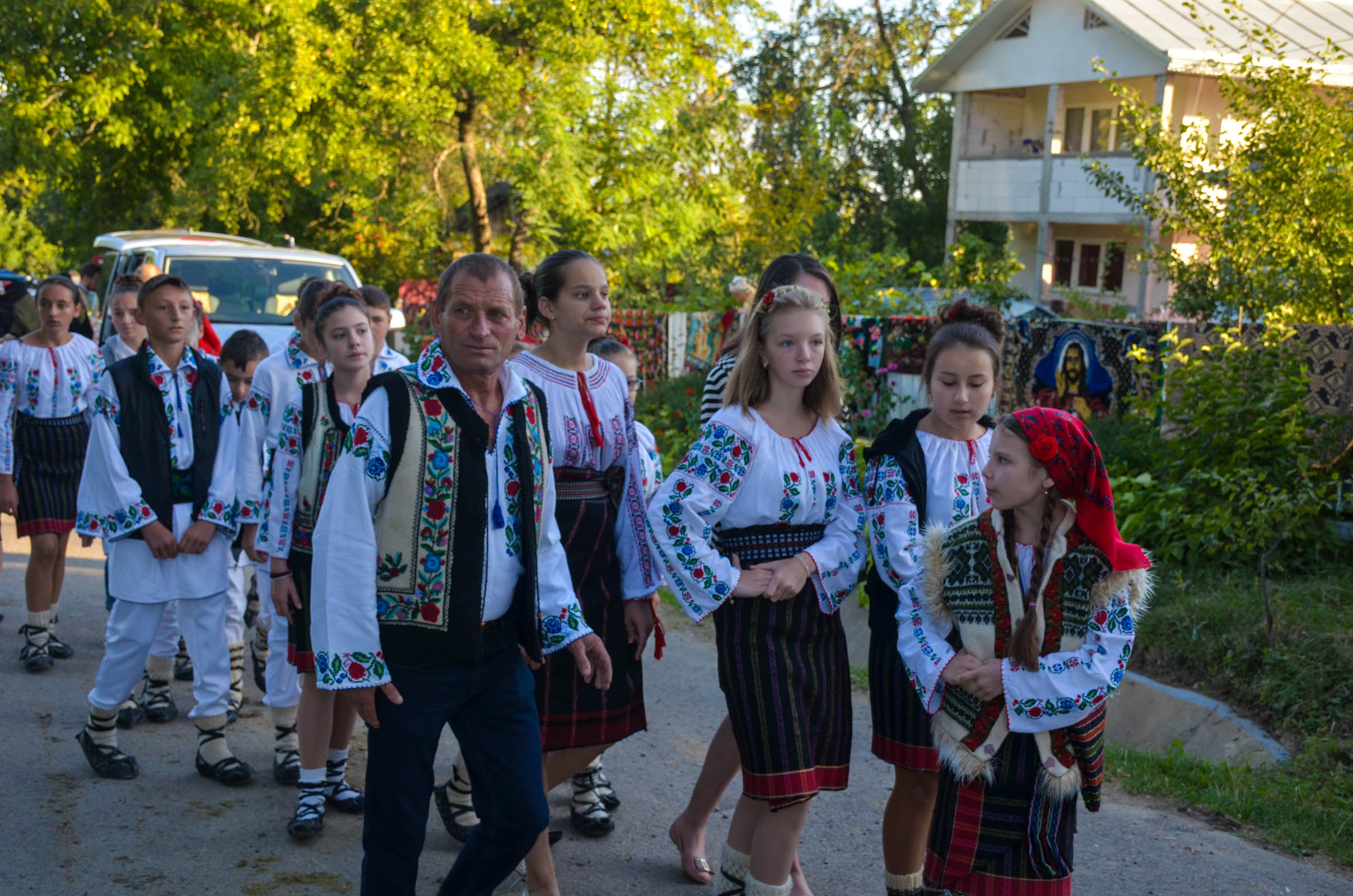 Resfințire de biserică la Corni: „Dumnezeu nu se lasă niciodată dator, ci El le răsplătește oamenilor care încearcă să împlinească cuvântul Său”