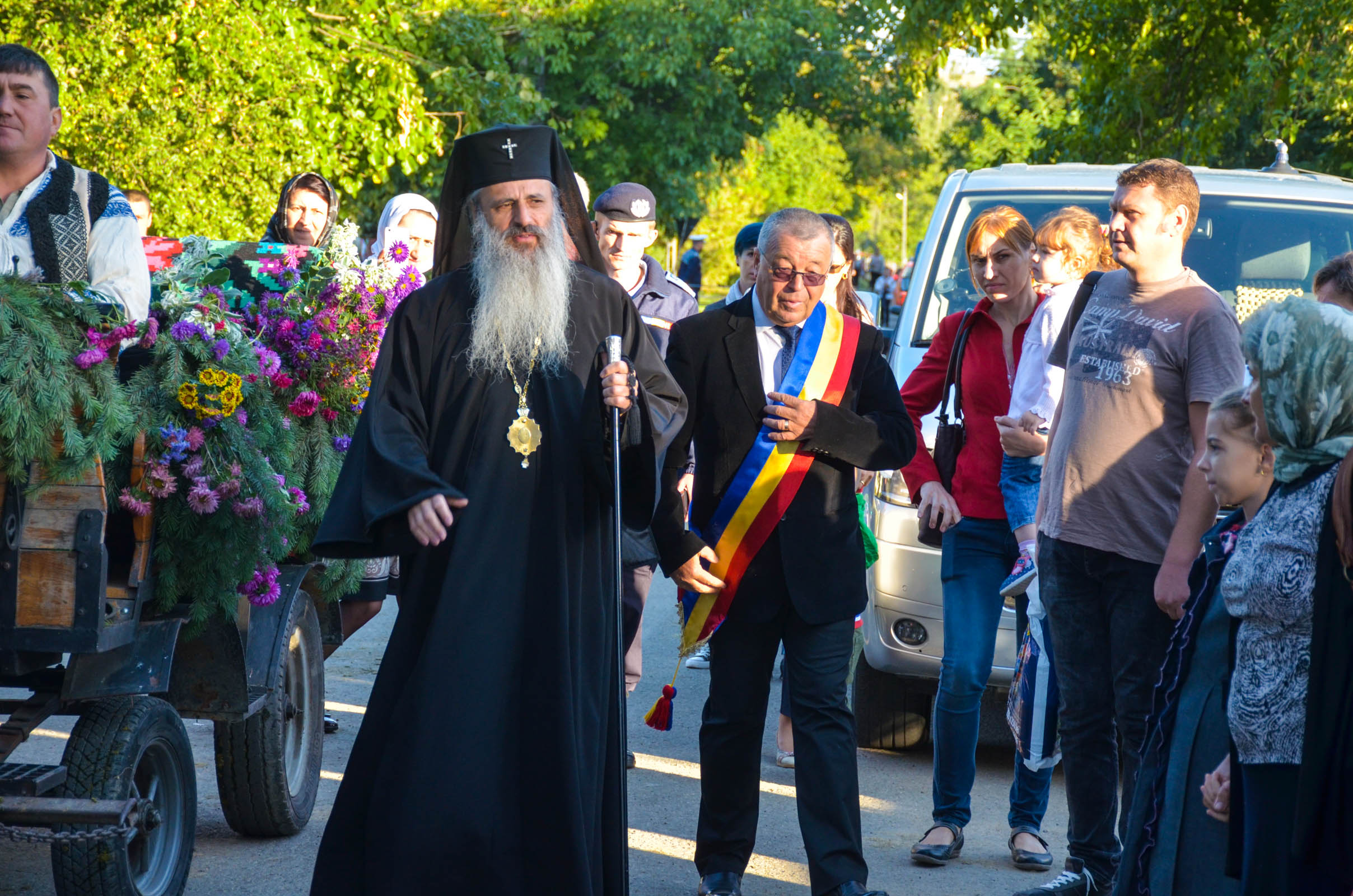 Resfințire de biserică la Corni: „Dumnezeu nu se lasă niciodată dator, ci El le răsplătește oamenilor care încearcă să împlinească cuvântul Său”