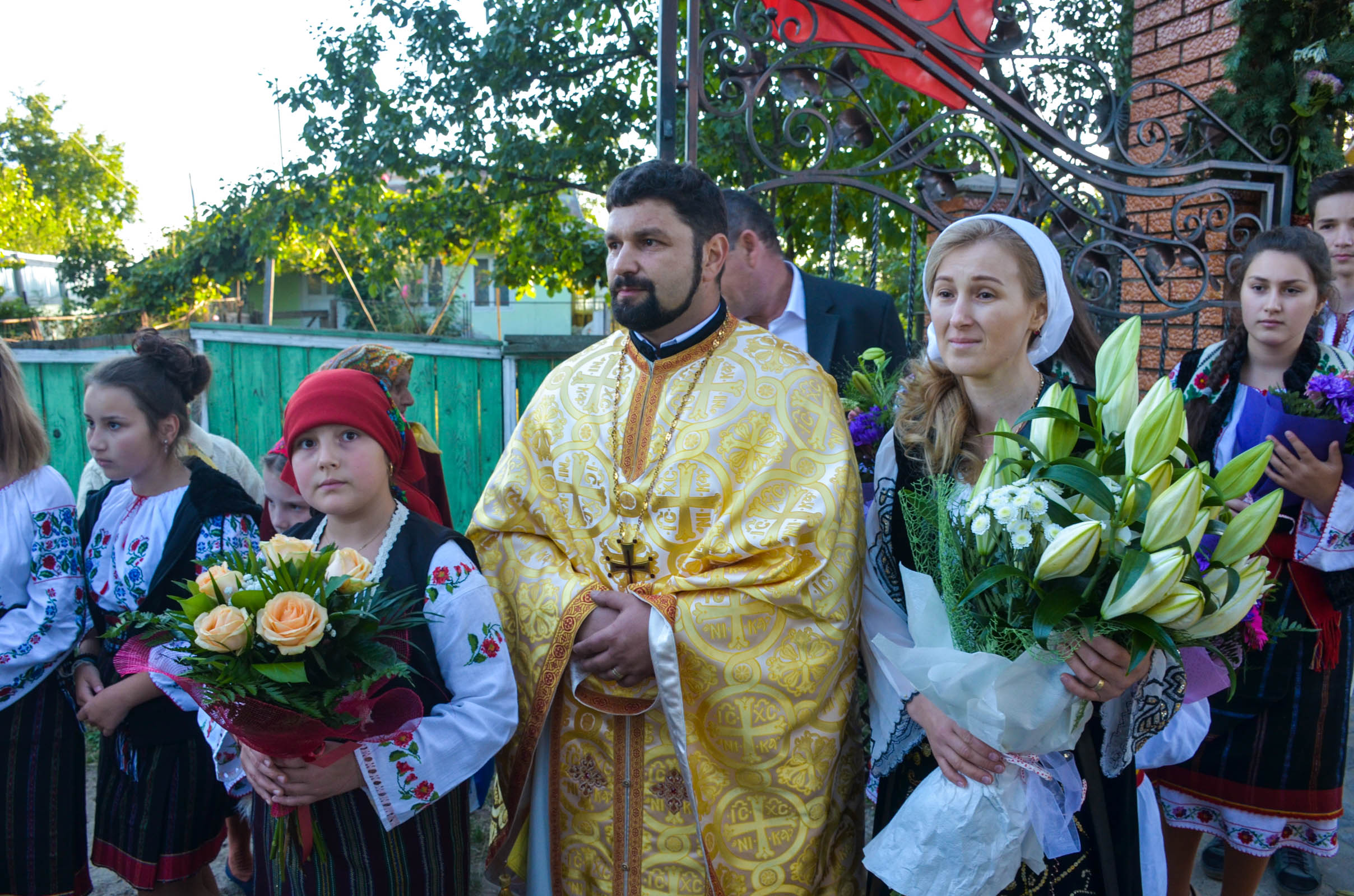 Resfințire de biserică la Corni: „Dumnezeu nu se lasă niciodată dator, ci El le răsplătește oamenilor care încearcă să împlinească cuvântul Său”