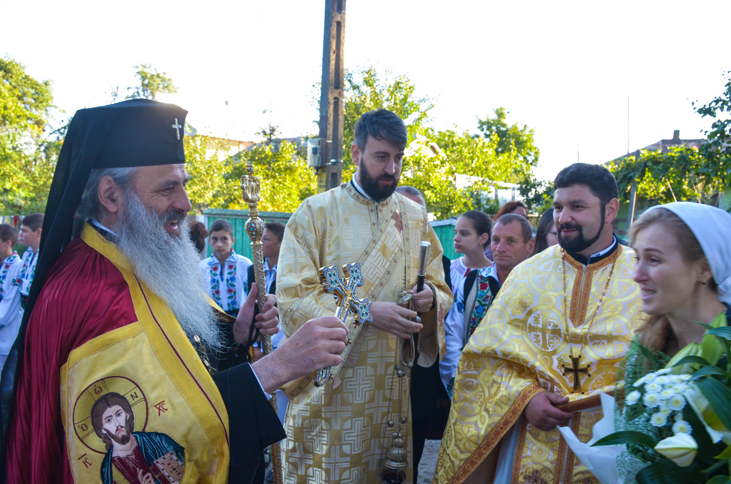 Resfințire de biserică la Corni: „Dumnezeu nu se lasă niciodată dator, ci El le răsplătește oamenilor care încearcă să împlinească cuvântul Său”