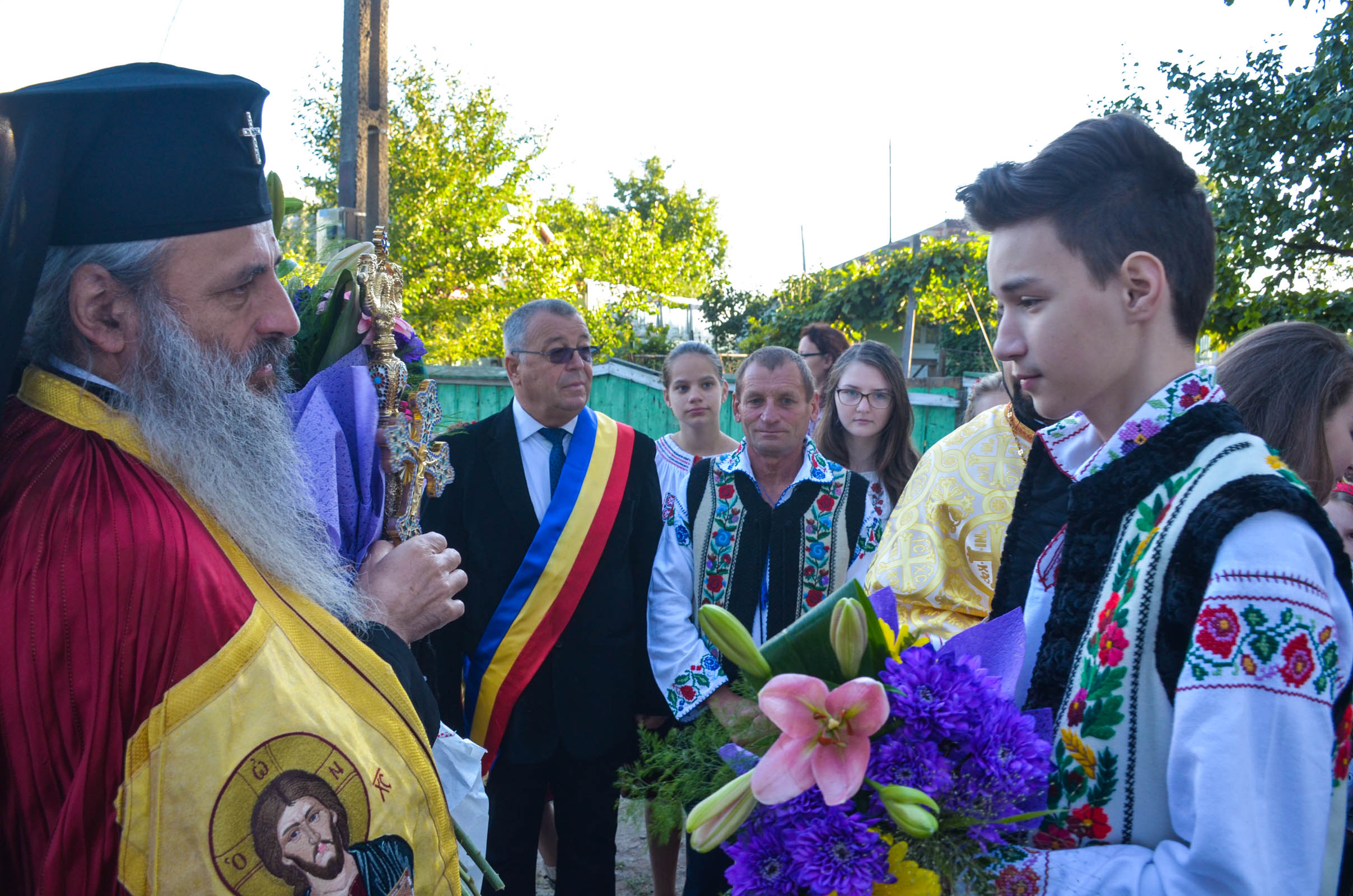 Resfințire de biserică la Corni: „Dumnezeu nu se lasă niciodată dator, ci El le răsplătește oamenilor care încearcă să împlinească cuvântul Său”