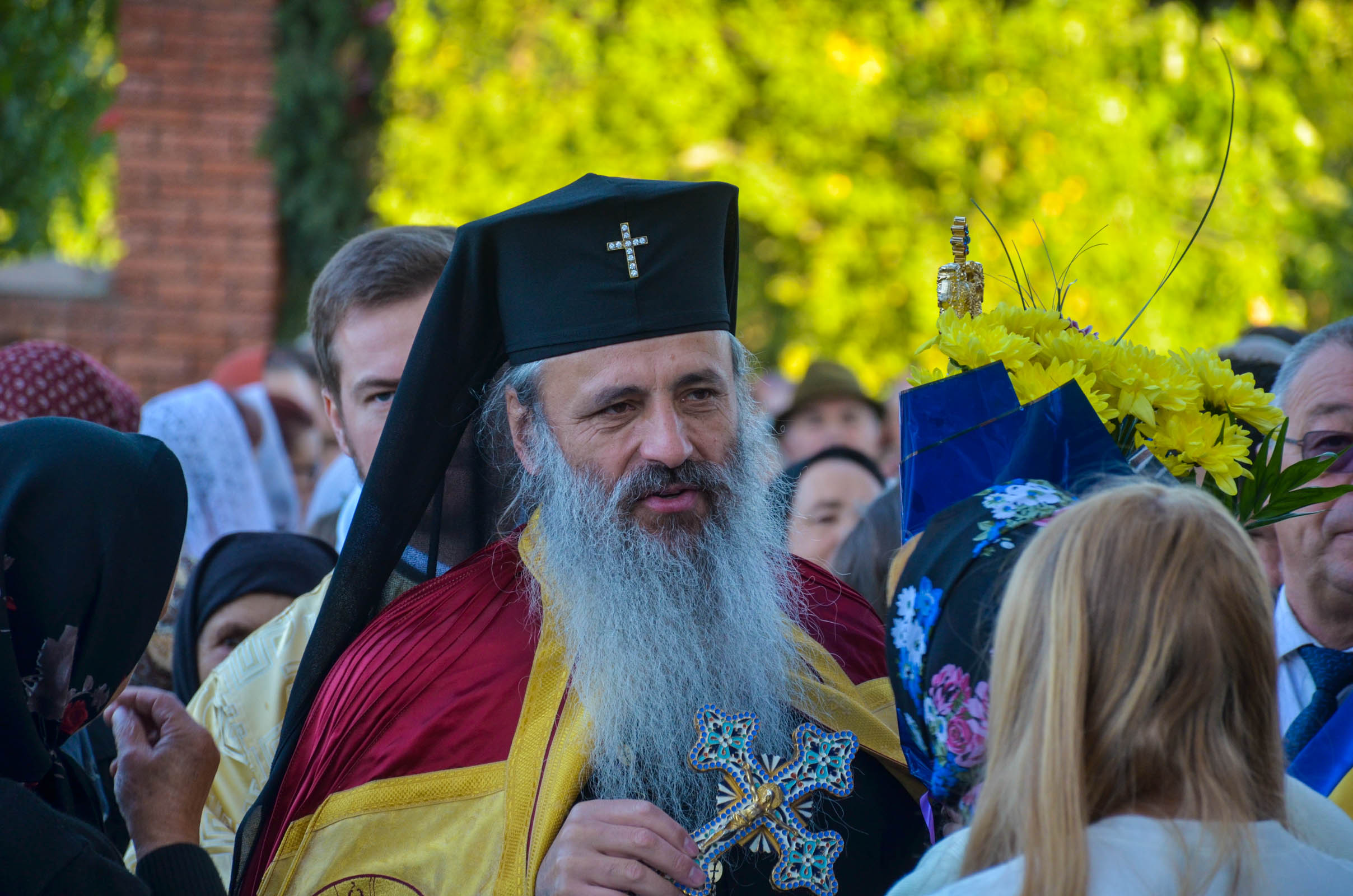 Resfințire de biserică la Corni: „Dumnezeu nu se lasă niciodată dator, ci El le răsplătește oamenilor care încearcă să împlinească cuvântul Său”