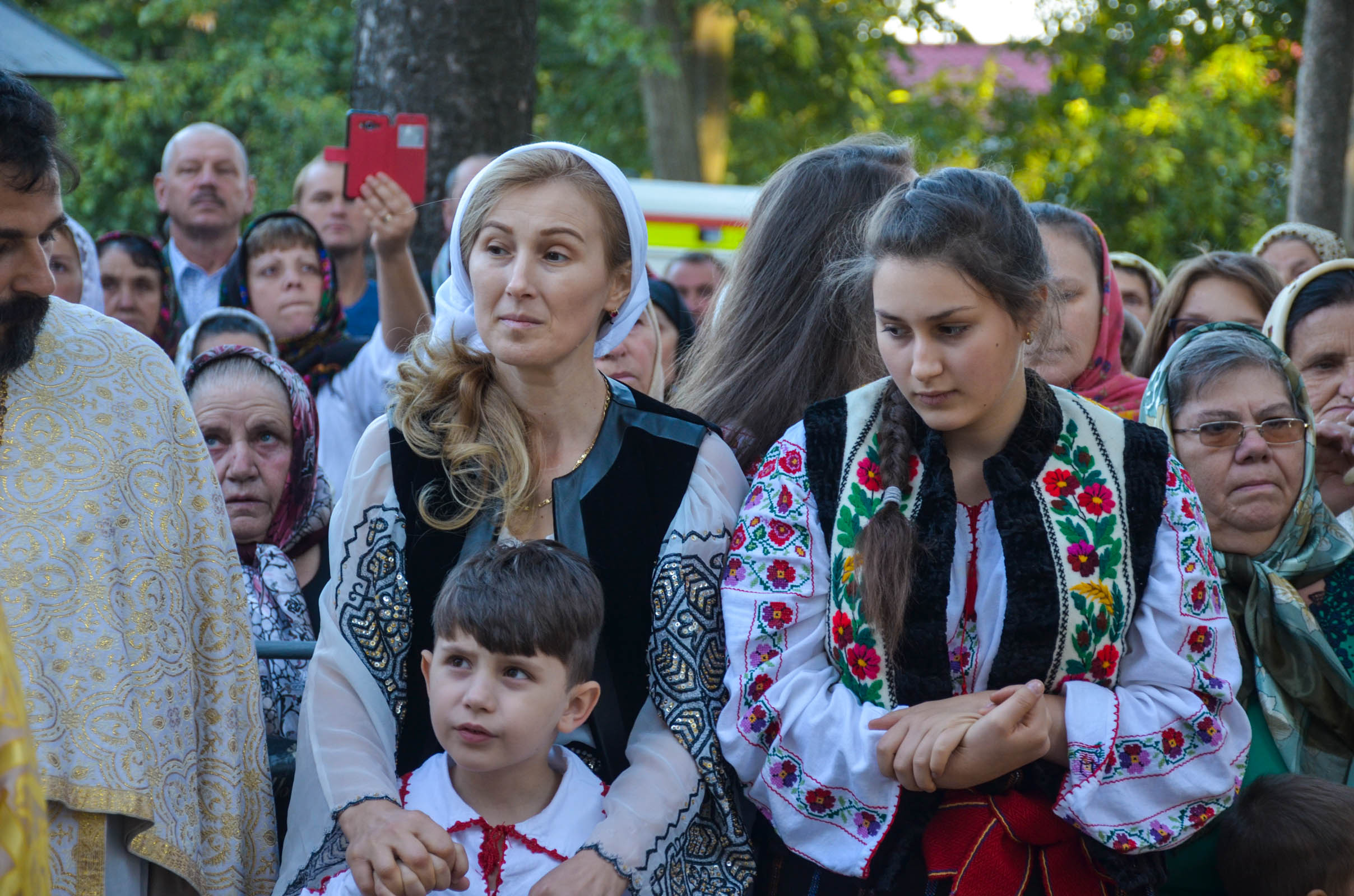 Resfințire de biserică la Corni: „Dumnezeu nu se lasă niciodată dator, ci El le răsplătește oamenilor care încearcă să împlinească cuvântul Său”