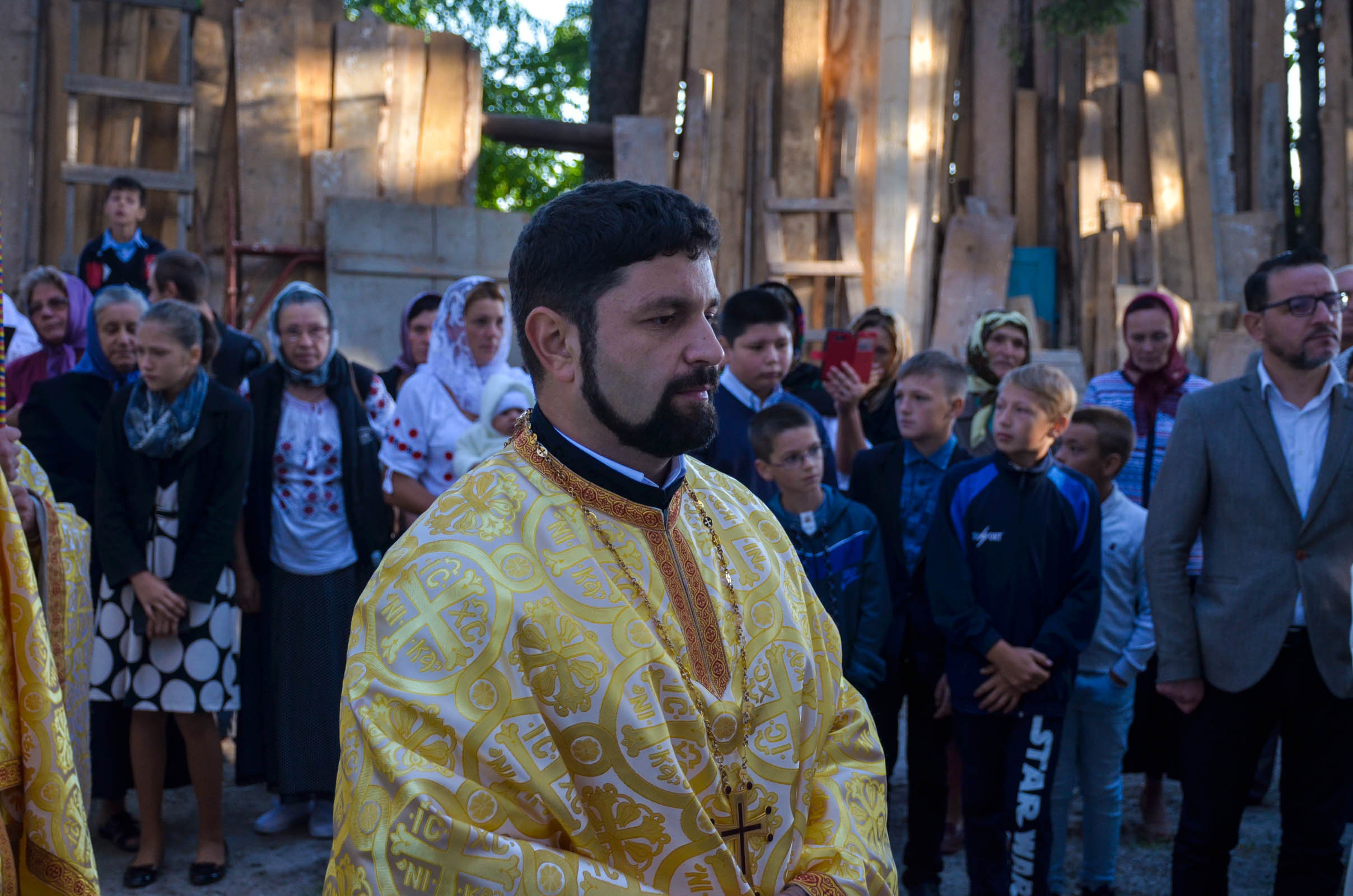 Resfințire de biserică la Corni: „Dumnezeu nu se lasă niciodată dator, ci El le răsplătește oamenilor care încearcă să împlinească cuvântul Său”